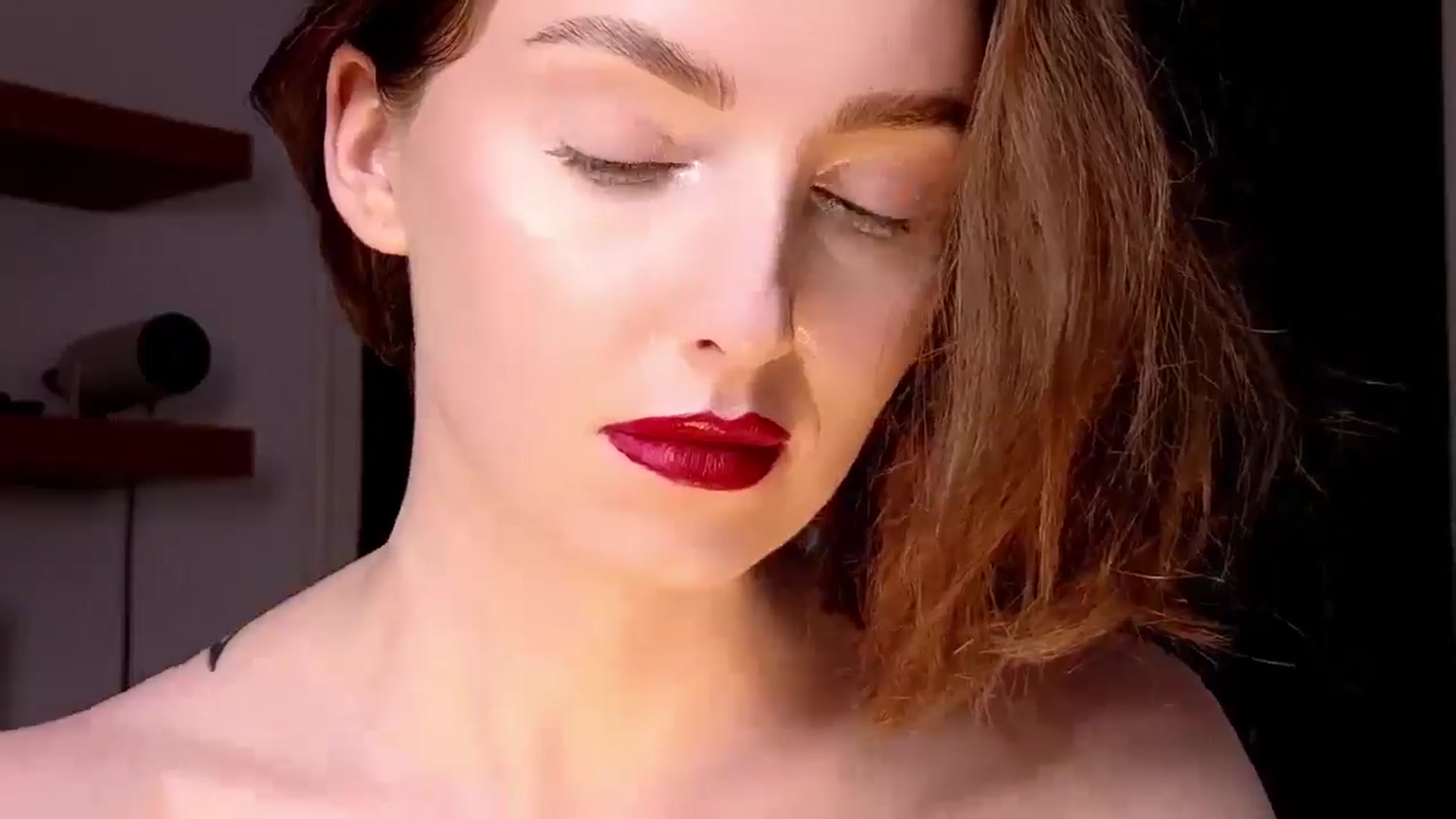Gallery image thumbnail from Red_Lips_Girl's myfreecams stream on, 07/09/2025, 21:32 image 15 of 20
