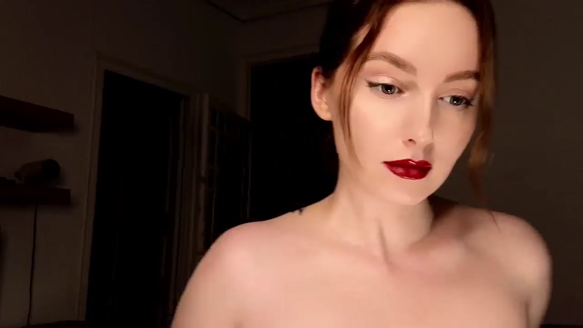 Gallery image thumbnail from Red_Lips_Girl's myfreecams stream on, 07/11/2025, 24:38 image 6 of 20