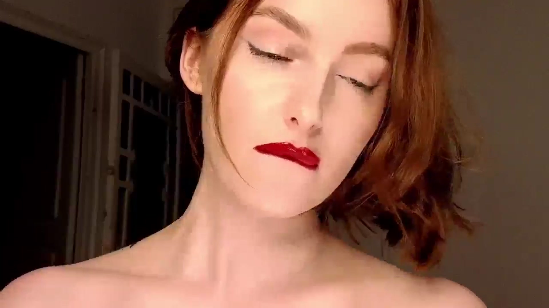 Gallery image thumbnail from Red_Lips_Girl's myfreecams stream on, 07/11/2025, 24:38 image 12 of 20
