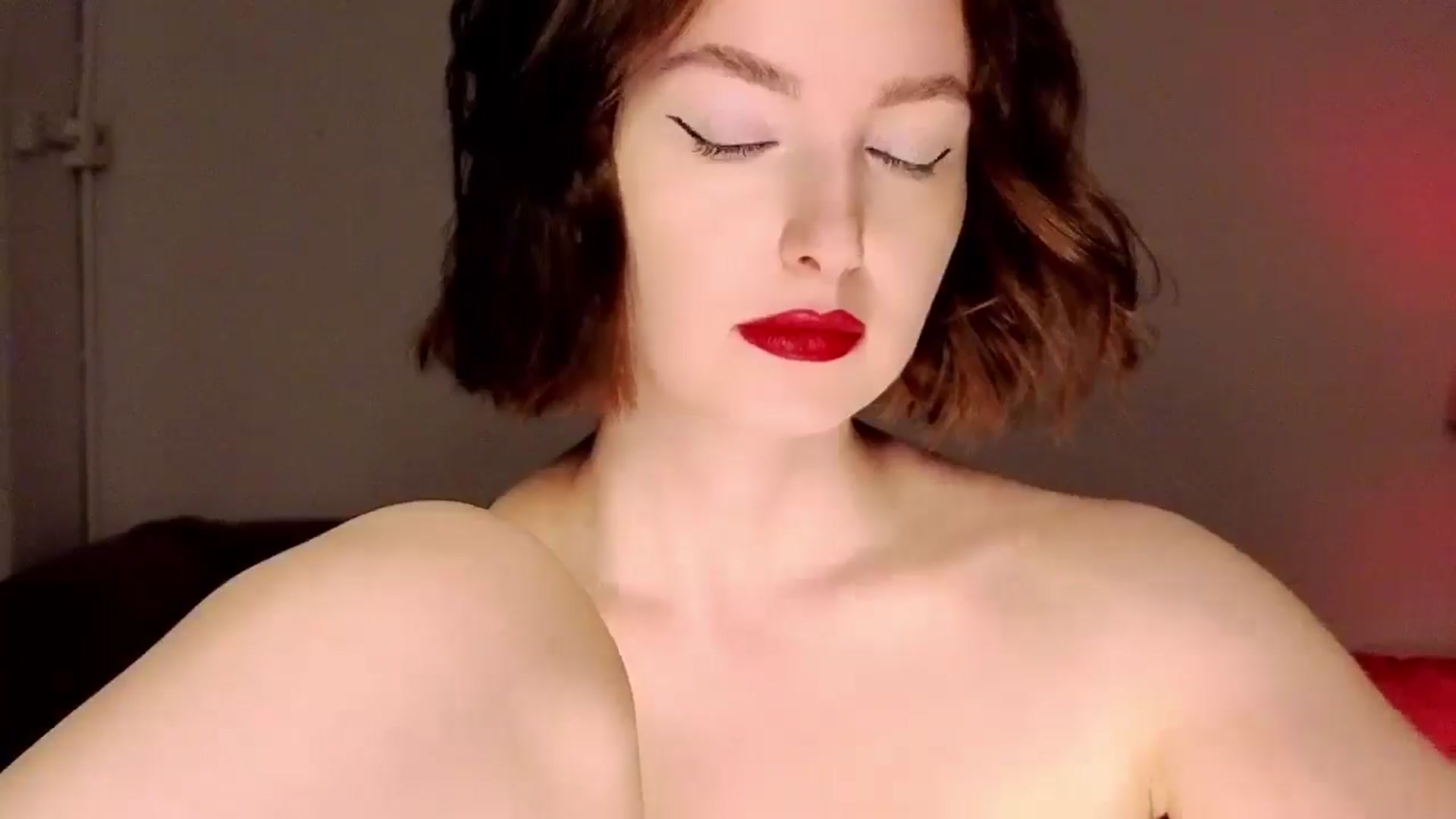 Gallery image thumbnail from Red_Lips_Girl's myfreecams stream on, 07/23/2025, 21:05 image 3 of 20