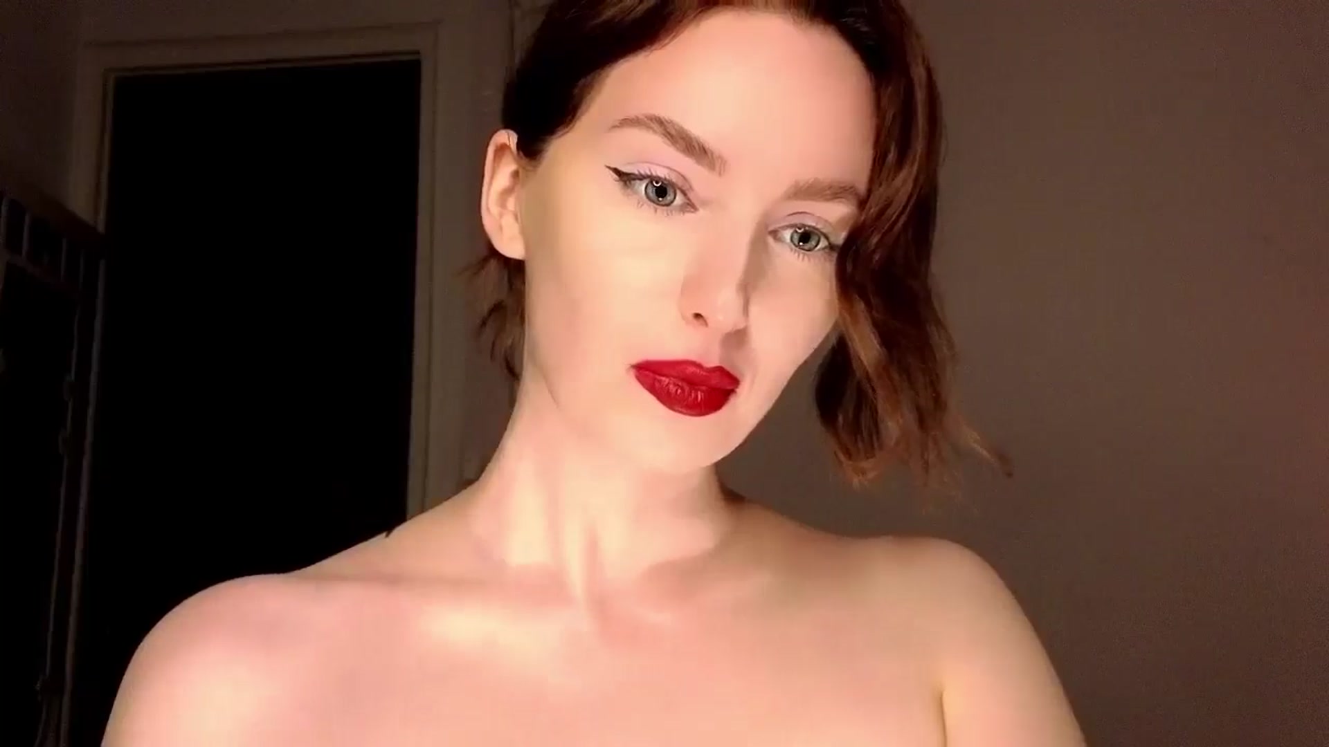 Gallery image thumbnail from Red_Lips_Girl's myfreecams stream on, 07/23/2025, 22:46 image 2 of 20
