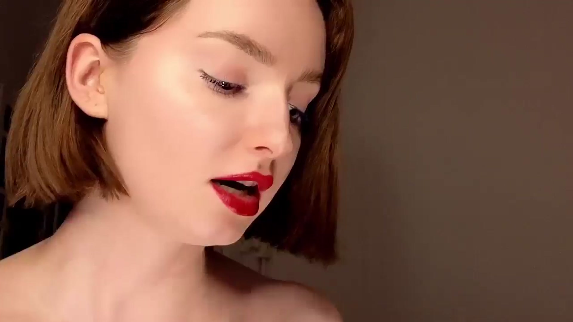 Gallery image thumbnail from Red_Lips_Girl's myfreecams stream on, 07/28/2025, 23:02 image 10 of 20