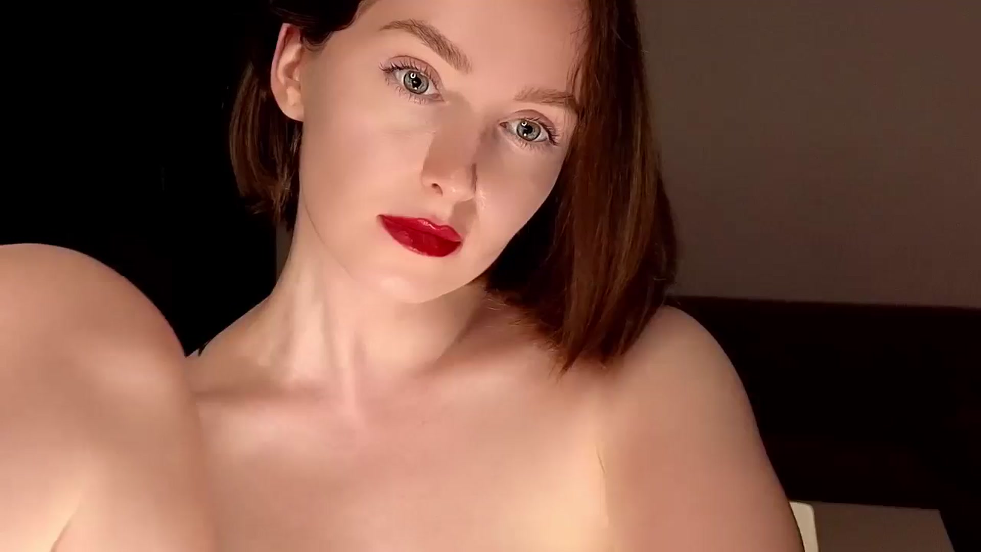 Gallery image thumbnail from Red_Lips_Girl's myfreecams stream on, 07/28/2025, 23:02 image 19 of 20