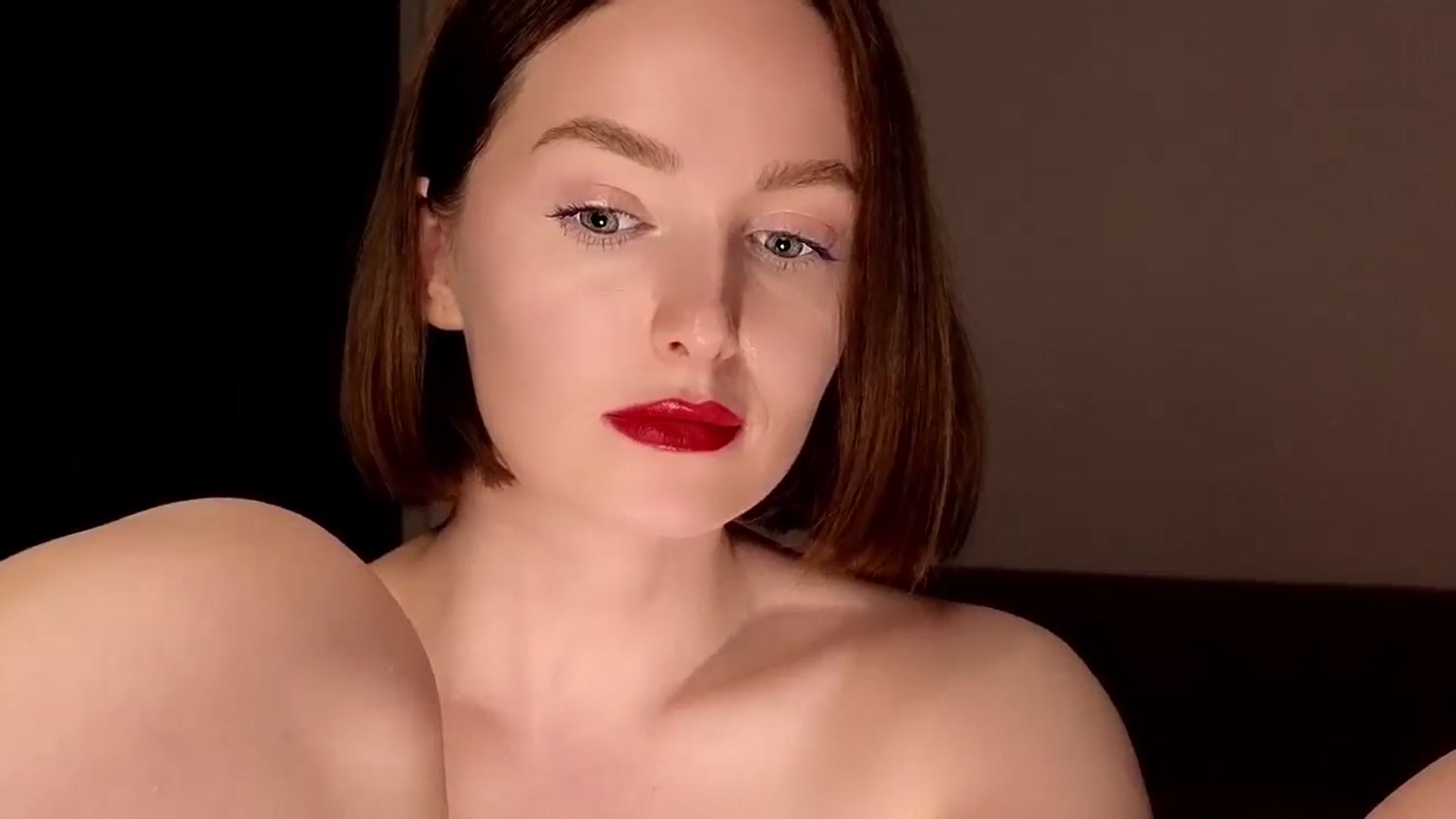Gallery image thumbnail from Red_Lips_Girl's myfreecams stream on, 07/28/2025, 23:02 image 17 of 20