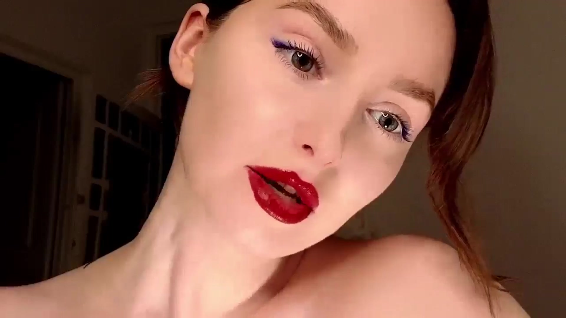 Gallery image thumbnail from Red_Lips_Girl's myfreecams stream on, 07/31/2025, 01:10 image 16 of 20