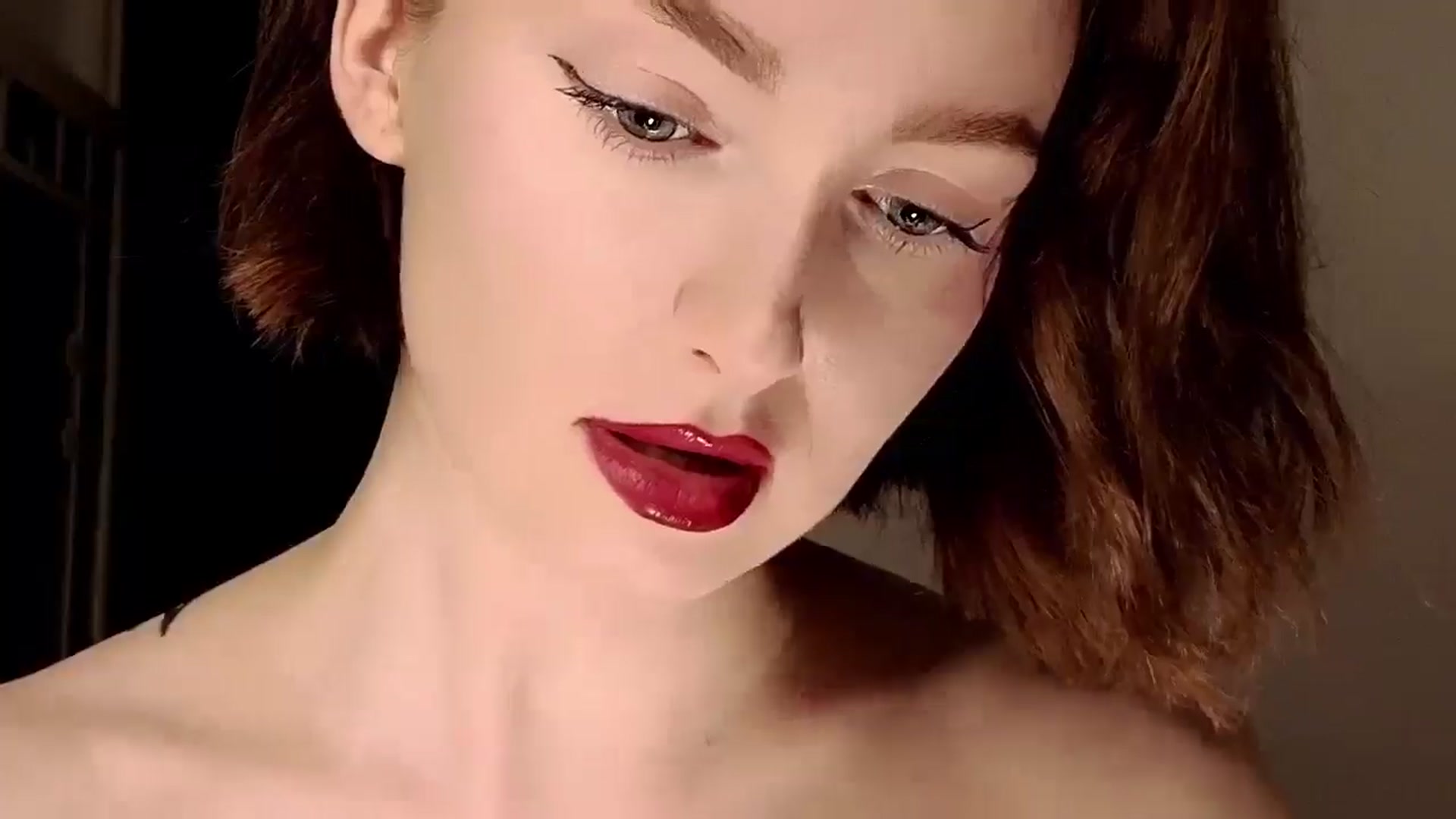 Gallery image thumbnail from Red_Lips_Girl's myfreecams stream on, 08/01/2025, 24:07 image 16 of 20