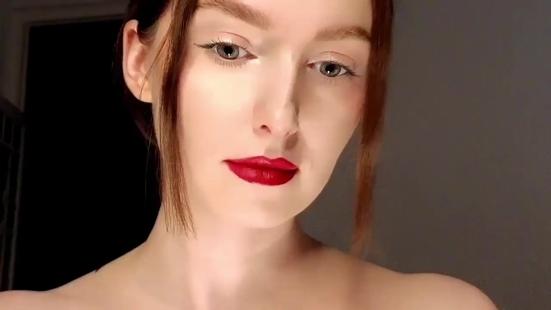 Gallery image thumbnail from Red_Lips_Girl's myfreecams stream on, 08/10/2025, 22:09 image 11 of 20