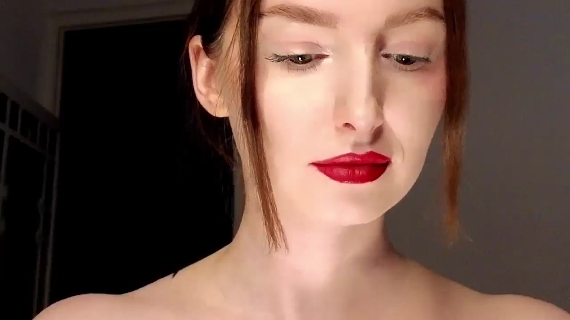 Gallery image thumbnail from Red_Lips_Girl's myfreecams stream on, 08/10/2025, 22:09 image 12 of 20