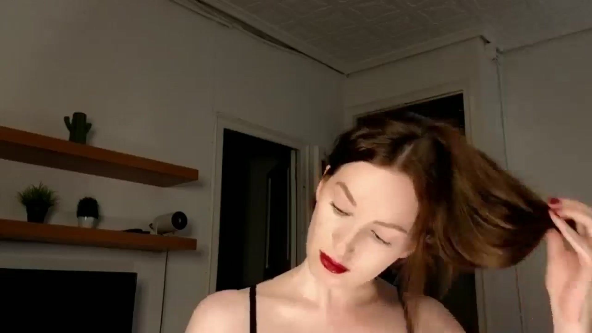 Gallery image thumbnail from Red_Lips_Girl's myfreecams stream on, 08/11/2025, 21:23 image 17 of 20