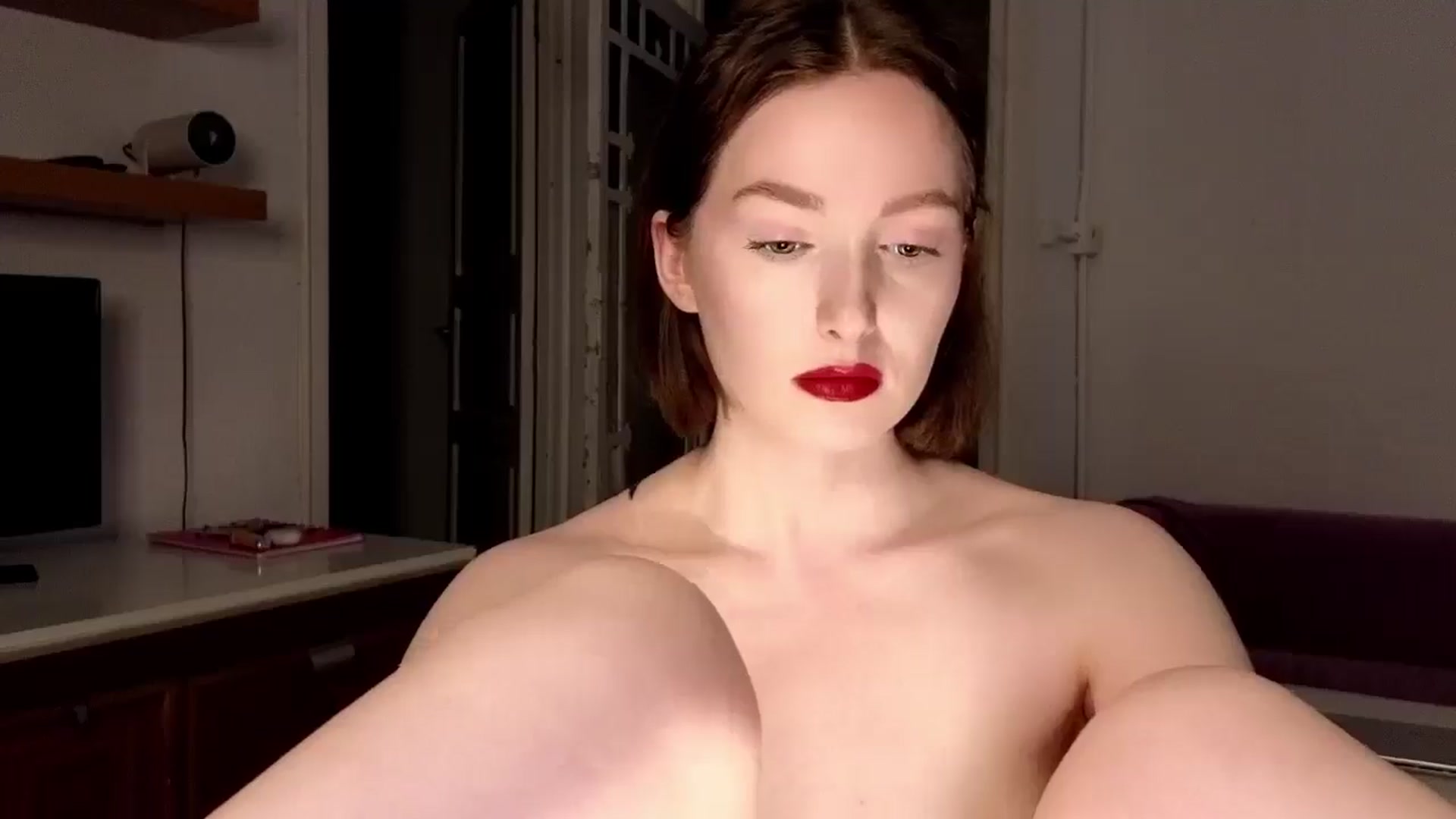 Gallery image thumbnail from Red_Lips_Girl's myfreecams stream on, 08/11/2025, 21:23 image 16 of 20