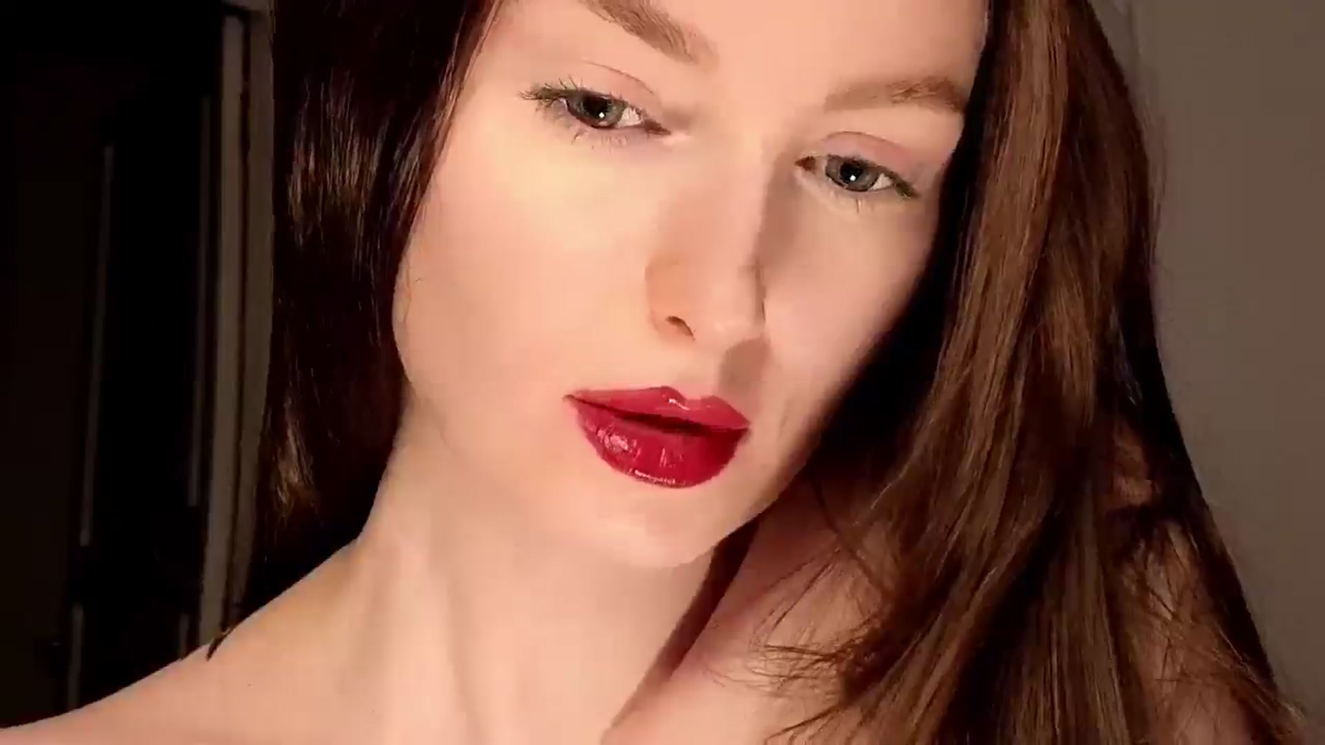 Gallery image thumbnail from Red_Lips_Girl's myfreecams stream on, 08/12/2025, 24:28 image 10 of 20