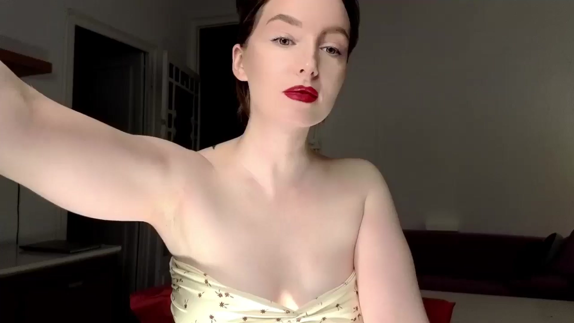 Gallery image thumbnail from Red_Lips_Girl's myfreecams stream on, 08/19/2025, 22:17 image 15 of 20