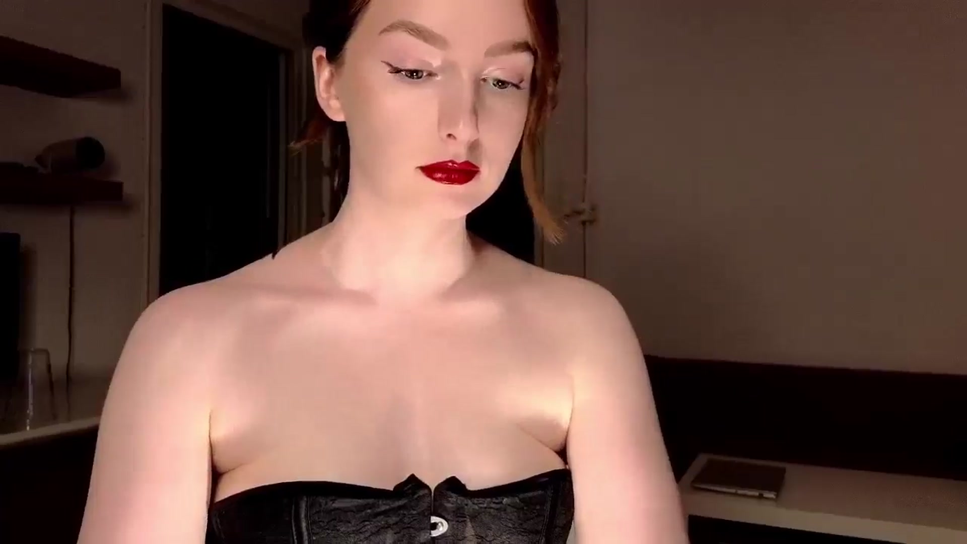 Gallery image thumbnail from Red_Lips_Girl's myfreecams stream on, 08/22/2025, 20:48 image 7 of 20