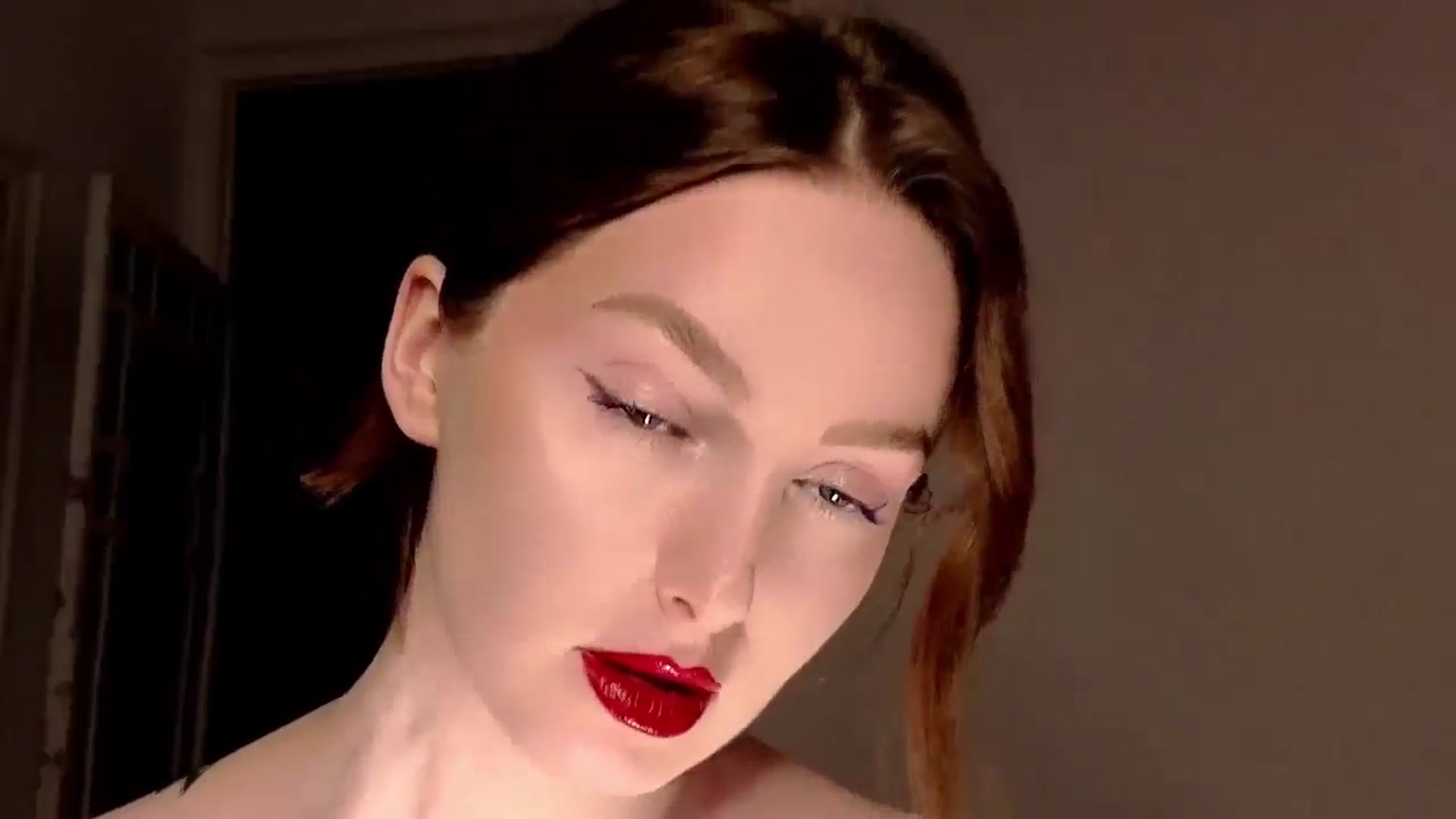 Gallery image thumbnail from Red_Lips_Girl's myfreecams stream on, 08/22/2025, 20:48 image 20 of 20