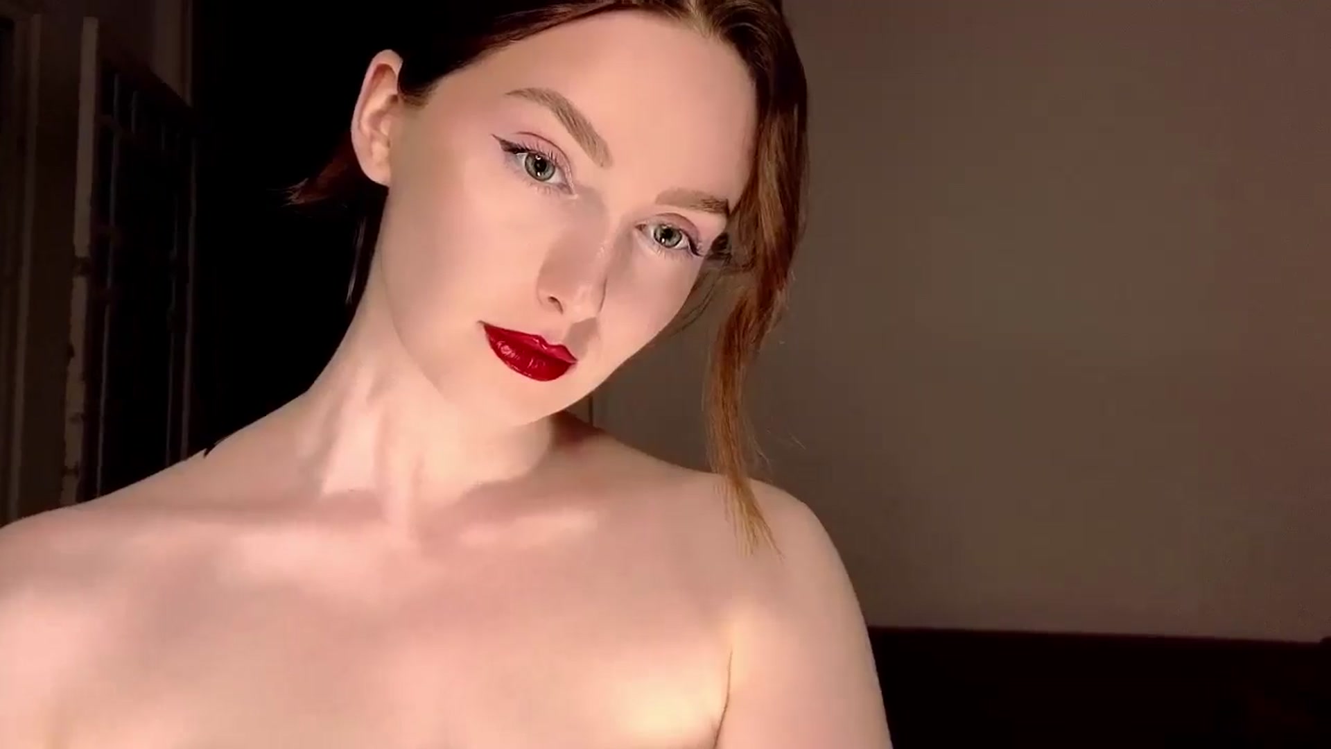 Gallery image thumbnail from Red_Lips_Girl's myfreecams stream on, 08/22/2025, 20:48 image 16 of 20
