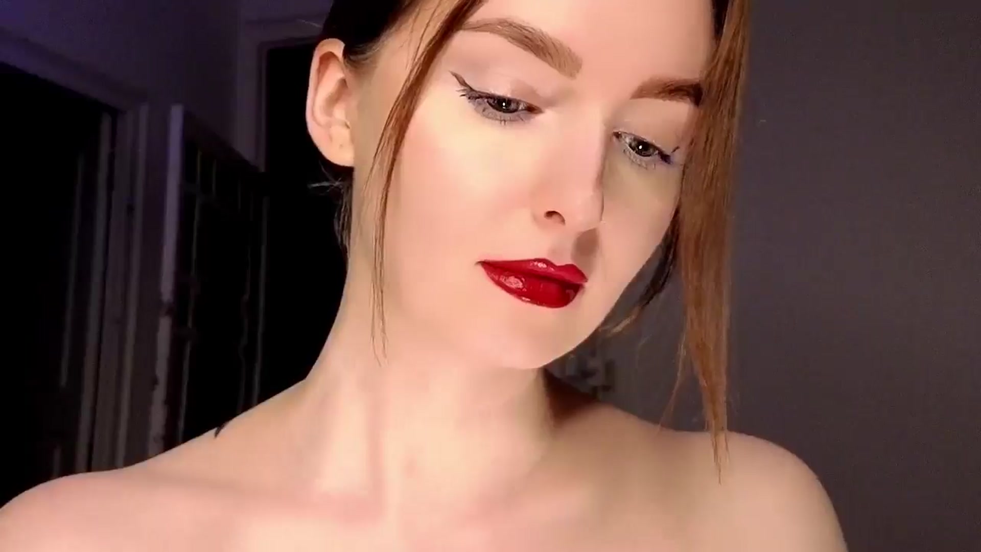 Gallery image thumbnail from Red_Lips_Girl's myfreecams stream on, 08/25/2025, 21:26 image 2 of 20