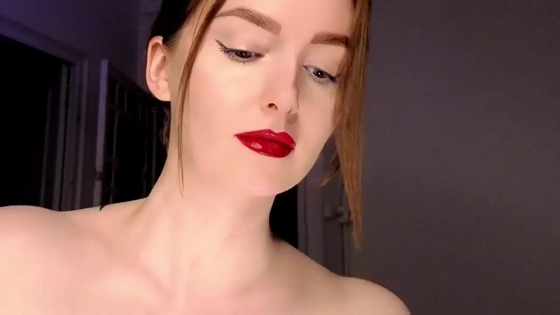 Gallery image thumbnail from Red_Lips_Girl's myfreecams stream on, 08/25/2025, 21:26 image 1 of 20