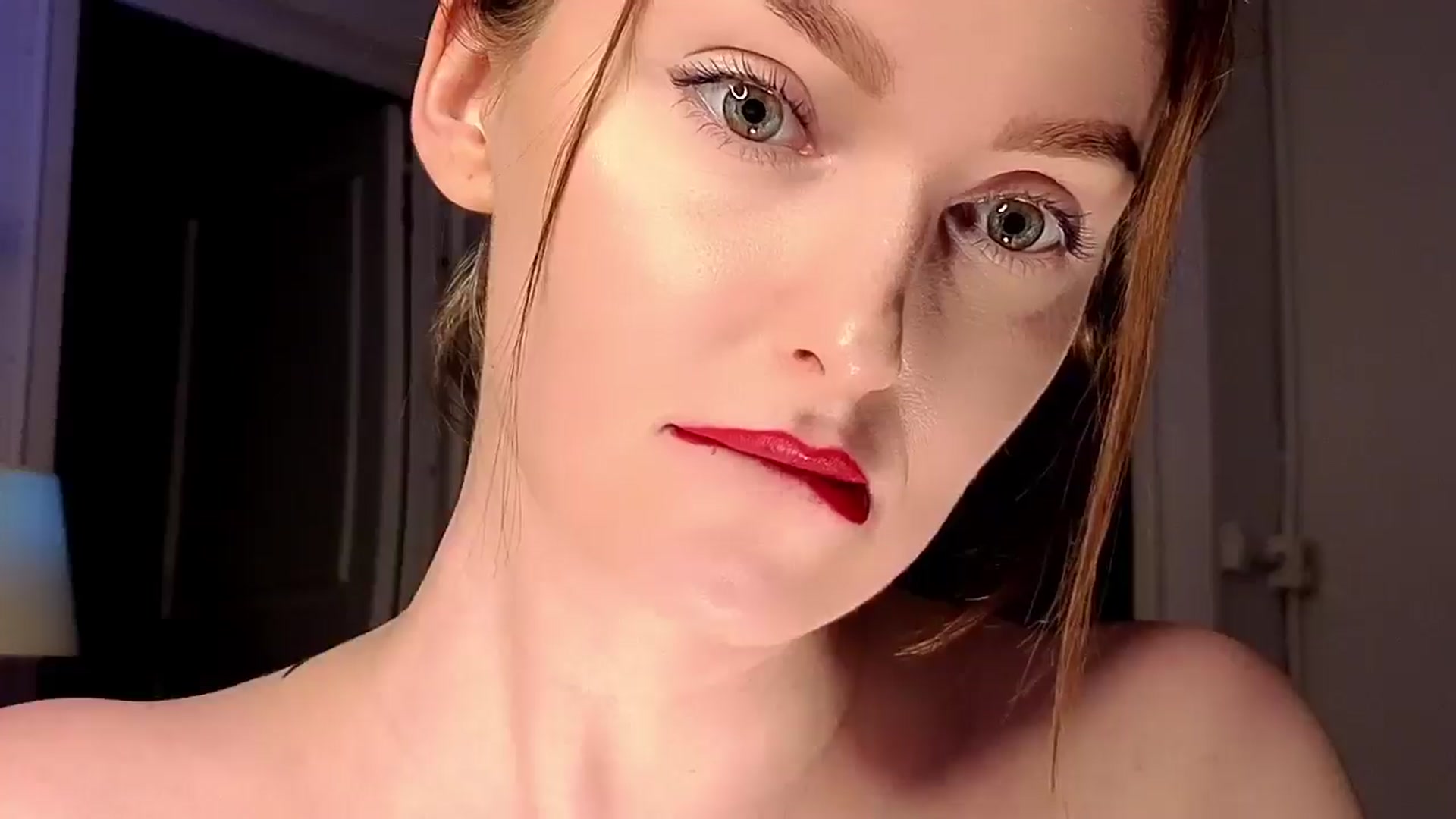 Gallery image thumbnail from Red_Lips_Girl's myfreecams stream on, 08/27/2025, 23:39 image 20 of 20