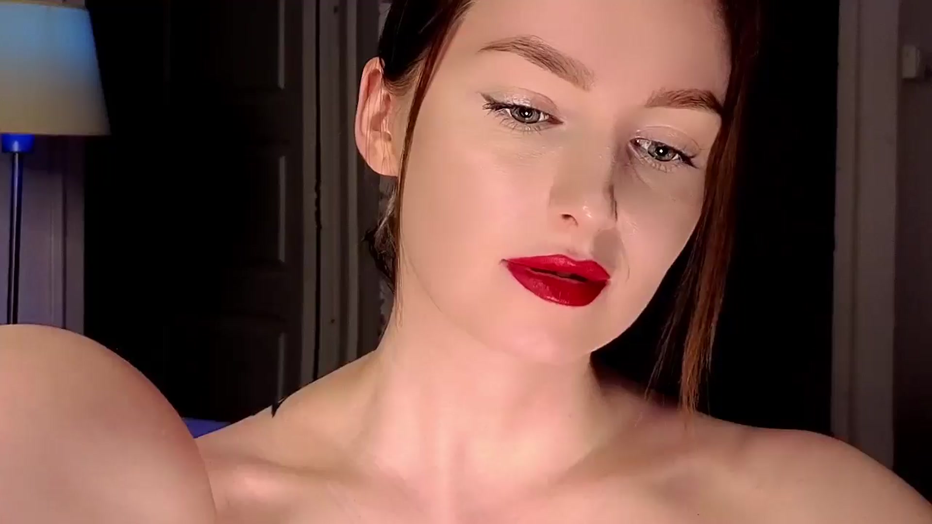 Gallery image thumbnail from Red_Lips_Girl's myfreecams stream on, 08/27/2025, 23:39 image 16 of 20