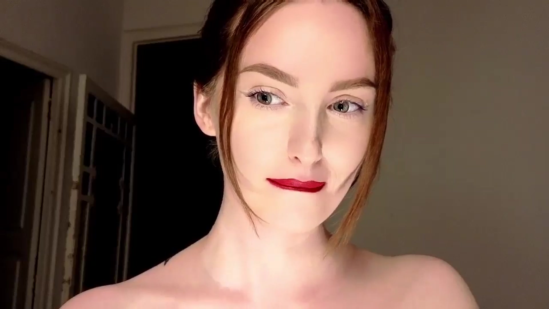 Gallery image thumbnail from Red_Lips_Girl's myfreecams stream on, 09/05/2025, 21:38 image 8 of 20