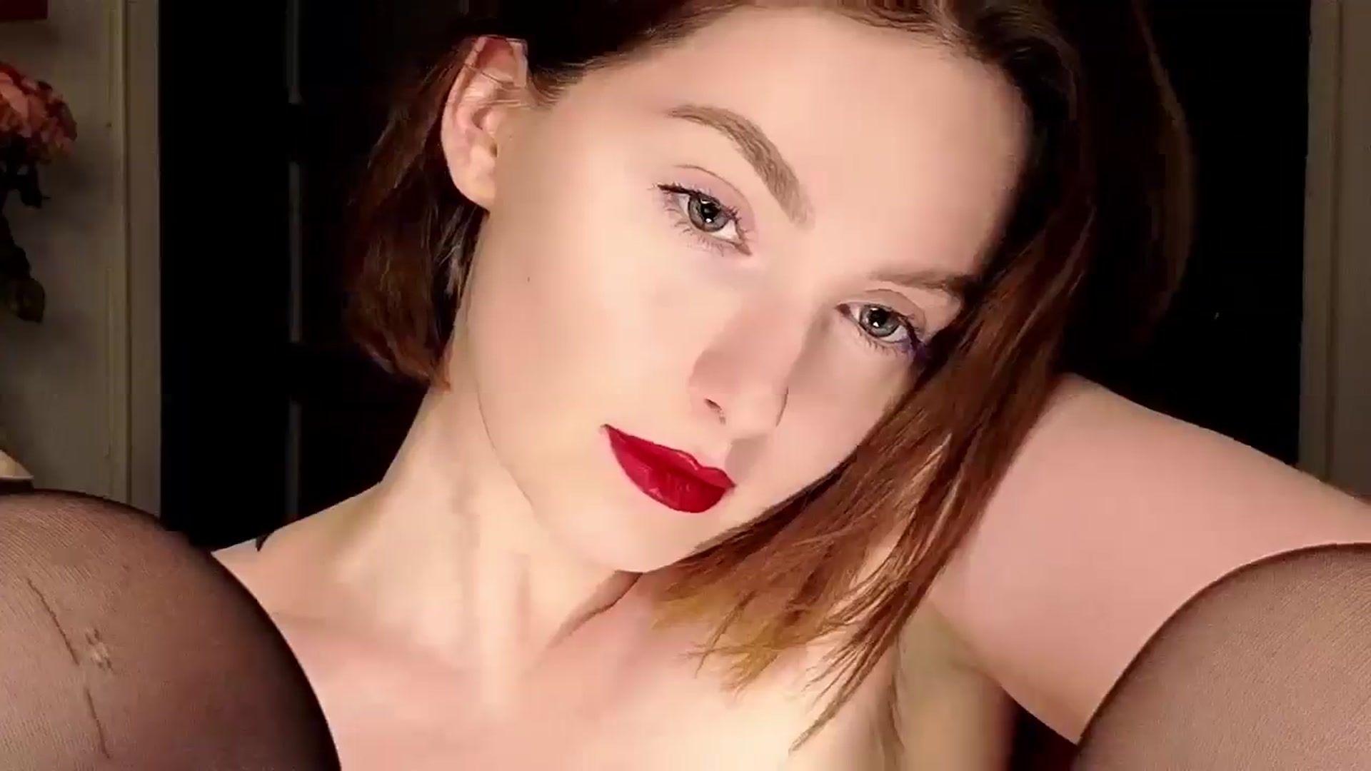 Gallery image thumbnail from Red_Lips_Girl's myfreecams stream on, 09/06/2025, 22:30 image 12 of 20