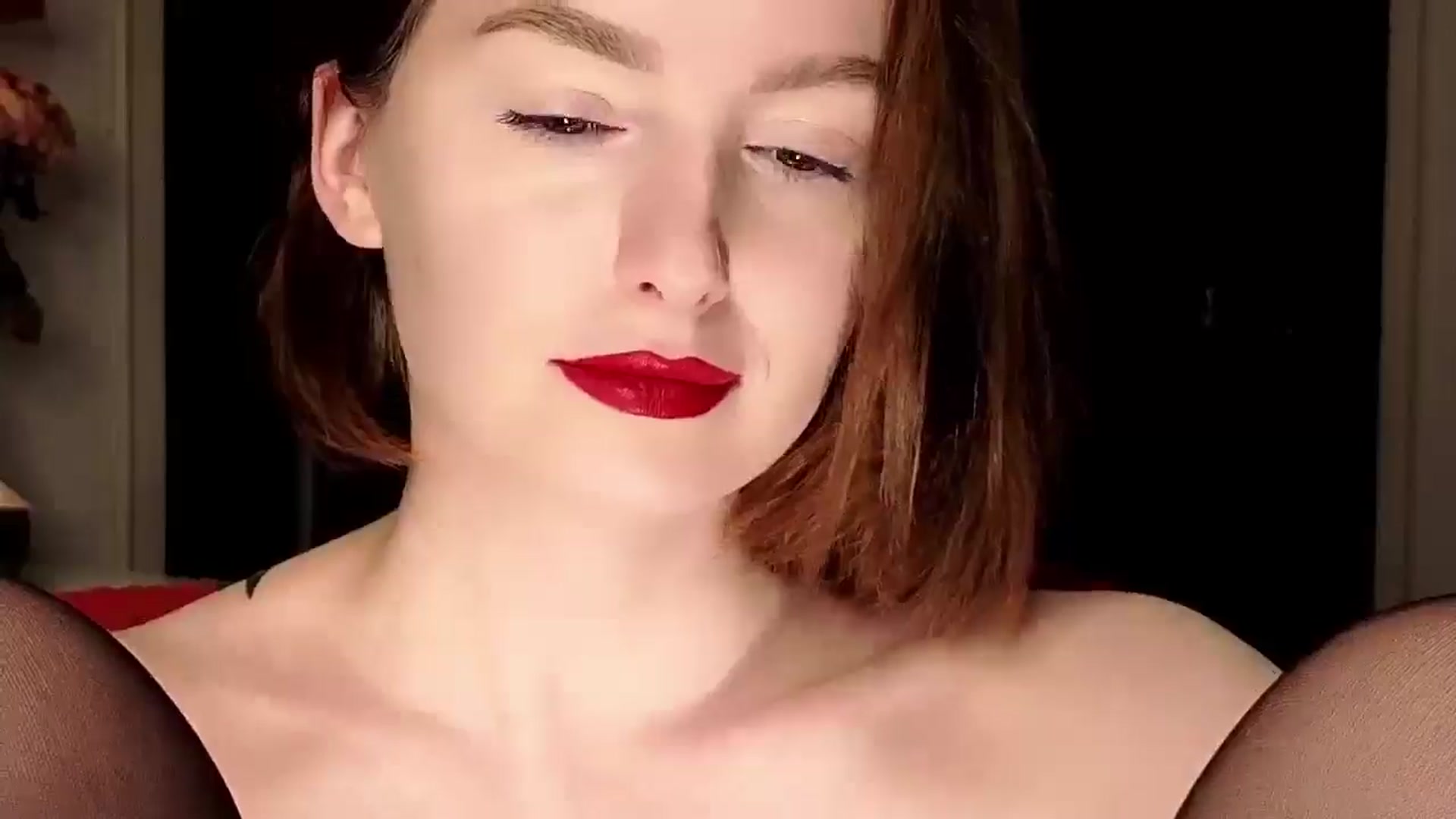 Gallery image thumbnail from Red_Lips_Girl's myfreecams stream on, 09/06/2025, 22:30 image 17 of 20