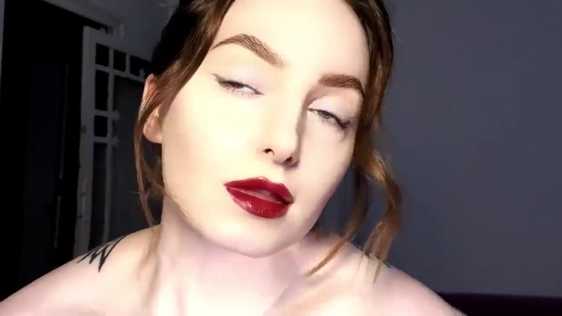 Gallery image thumbnail from Red_Lips_Girl's myfreecams stream on, 09/14/2025, 23:23 image 14 of 20
