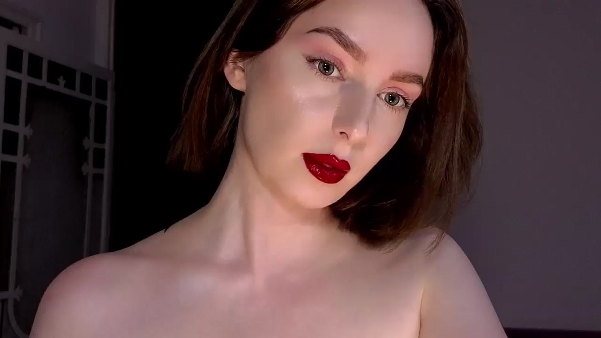 Gallery image thumbnail from Red_Lips_Girl's myfreecams stream on, 09/23/2025, 21:18 image 15 of 20