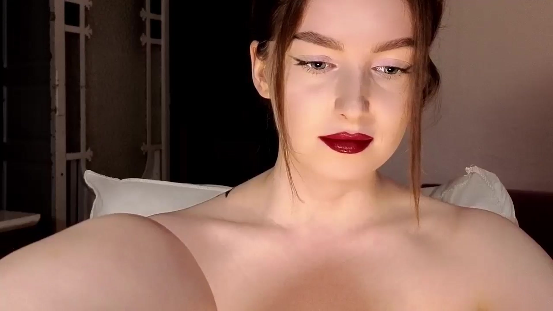 Gallery image thumbnail from Red_Lips_Girl's myfreecams stream on, 09/28/2025, 21:58 image 3 of 20