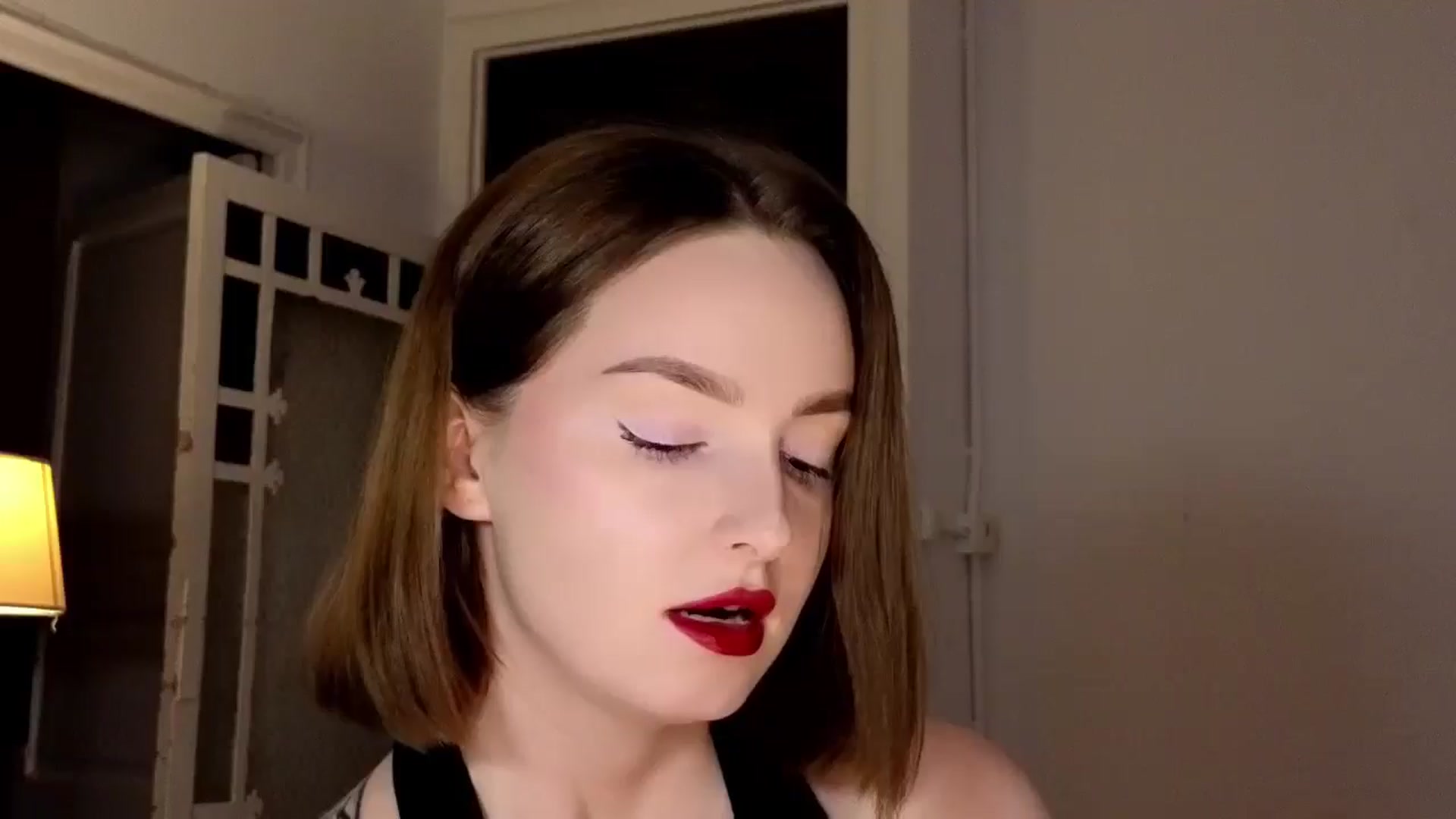 Gallery image thumbnail from Red_Lips_Girl's myfreecams stream on, 09/29/2025, 20:33 image 1 of 20
