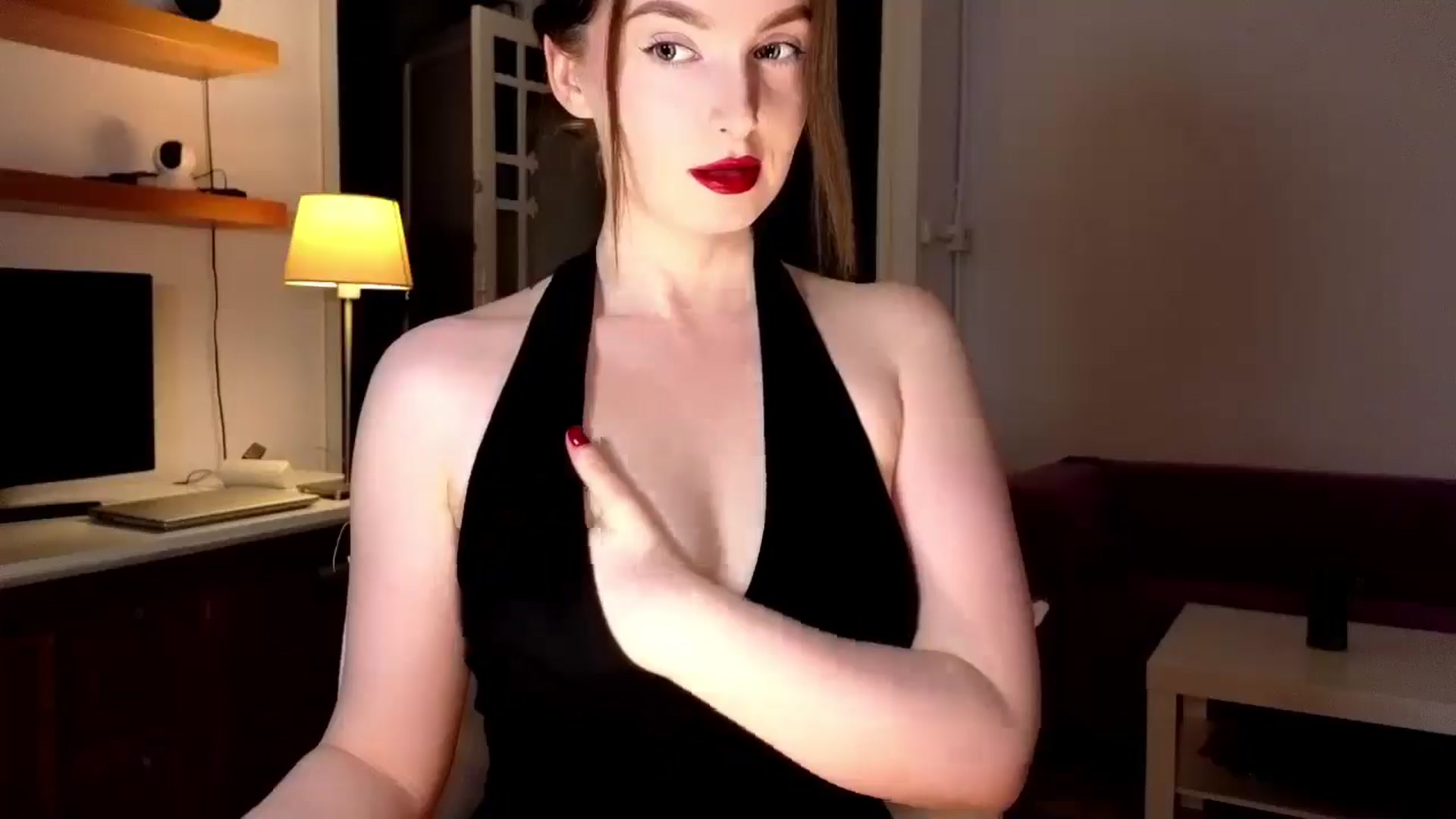 Gallery image thumbnail from Red_Lips_Girl's myfreecams stream on, 09/29/2025, 20:33 image 16 of 20