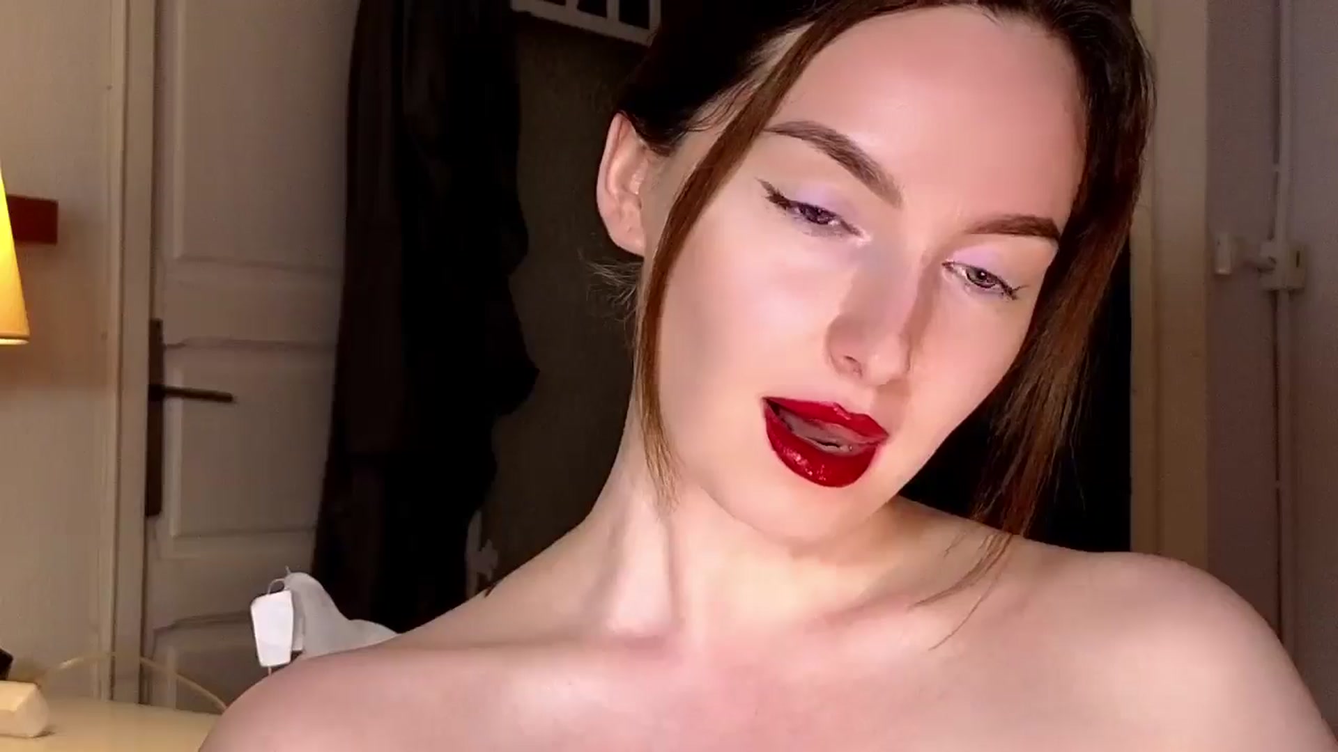 Gallery image thumbnail from Red_Lips_Girl's myfreecams stream on, 10/02/2025, 21:12 image 15 of 20