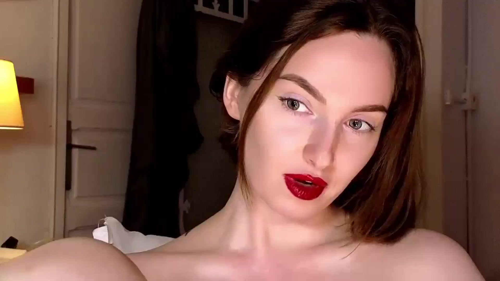 Gallery image thumbnail from Red_Lips_Girl's myfreecams stream on, 10/02/2025, 21:12 image 16 of 20