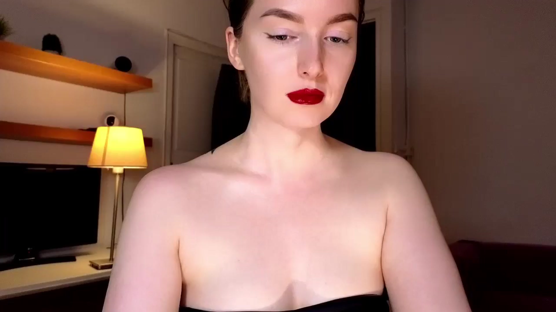 Gallery image thumbnail from Red_Lips_Girl's myfreecams stream on, 10/02/2025, 21:12 image 1 of 20