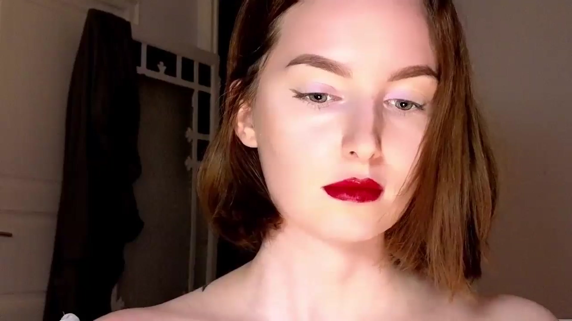 Gallery image thumbnail from Red_Lips_Girl's myfreecams stream on, 10/02/2025, 22:31 image 19 of 20