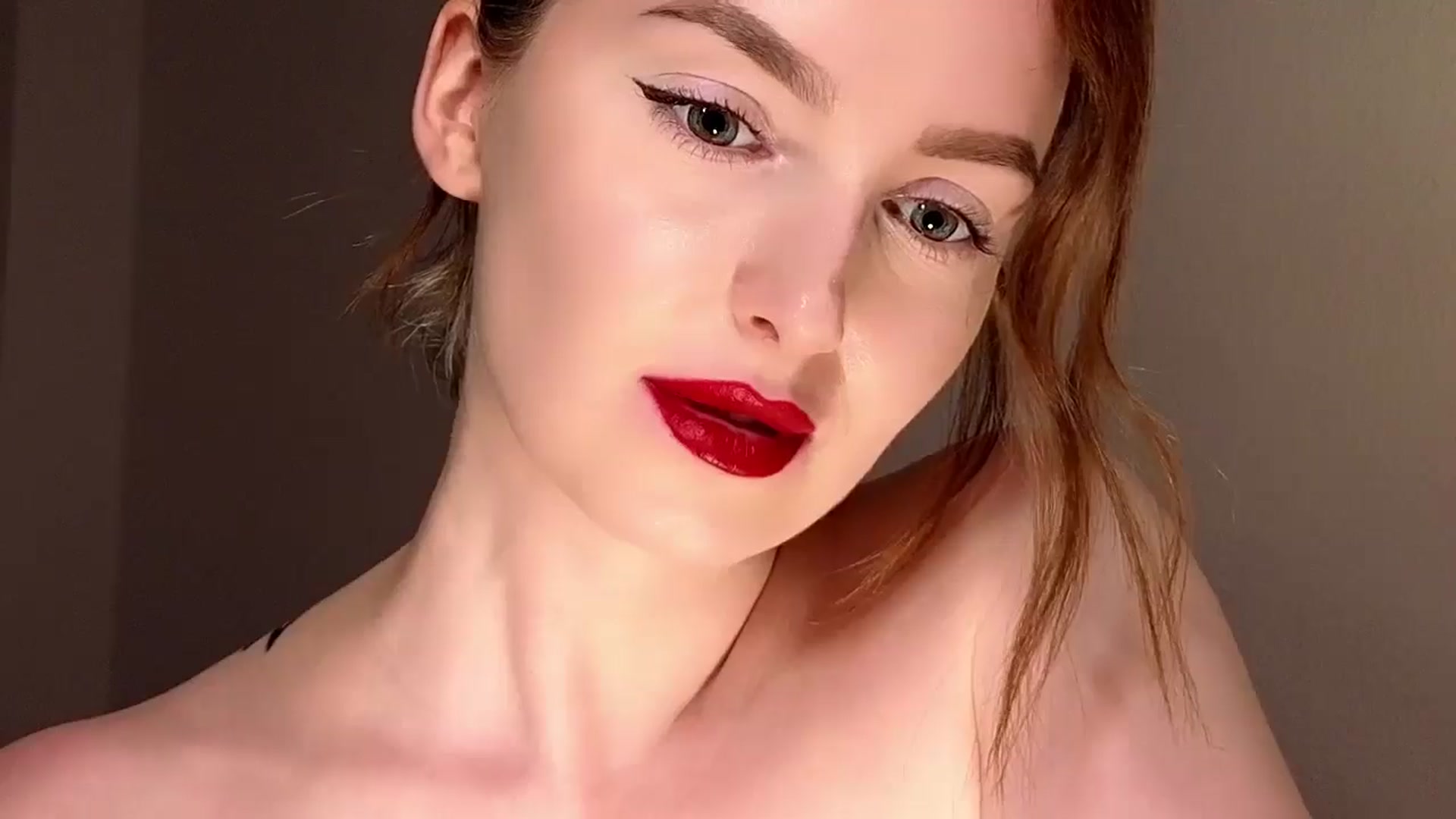 Gallery image thumbnail from Red_Lips_Girl's myfreecams stream on, 10/04/2025, 24:00 image 5 of 20