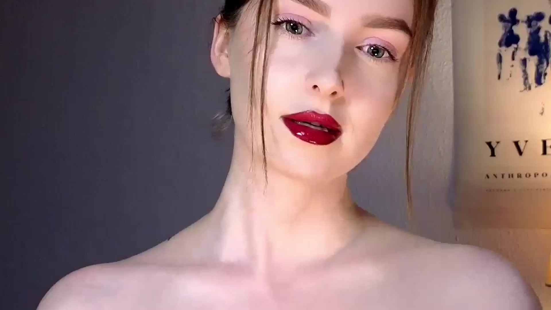 Gallery image thumbnail from Red_Lips_Girl's myfreecams stream on, 10/13/2025, 21:10 image 16 of 20
