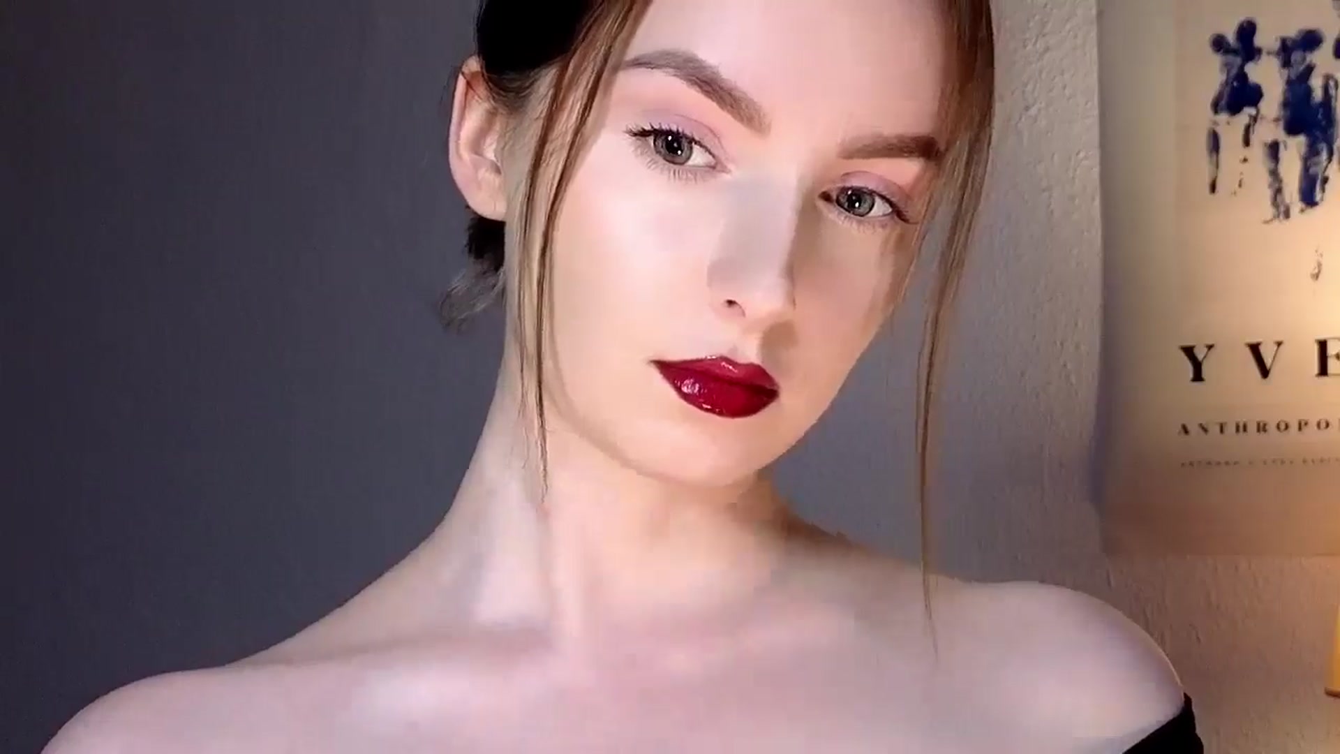 Gallery image thumbnail from Red_Lips_Girl's myfreecams stream on, 10/13/2025, 21:10 image 12 of 20