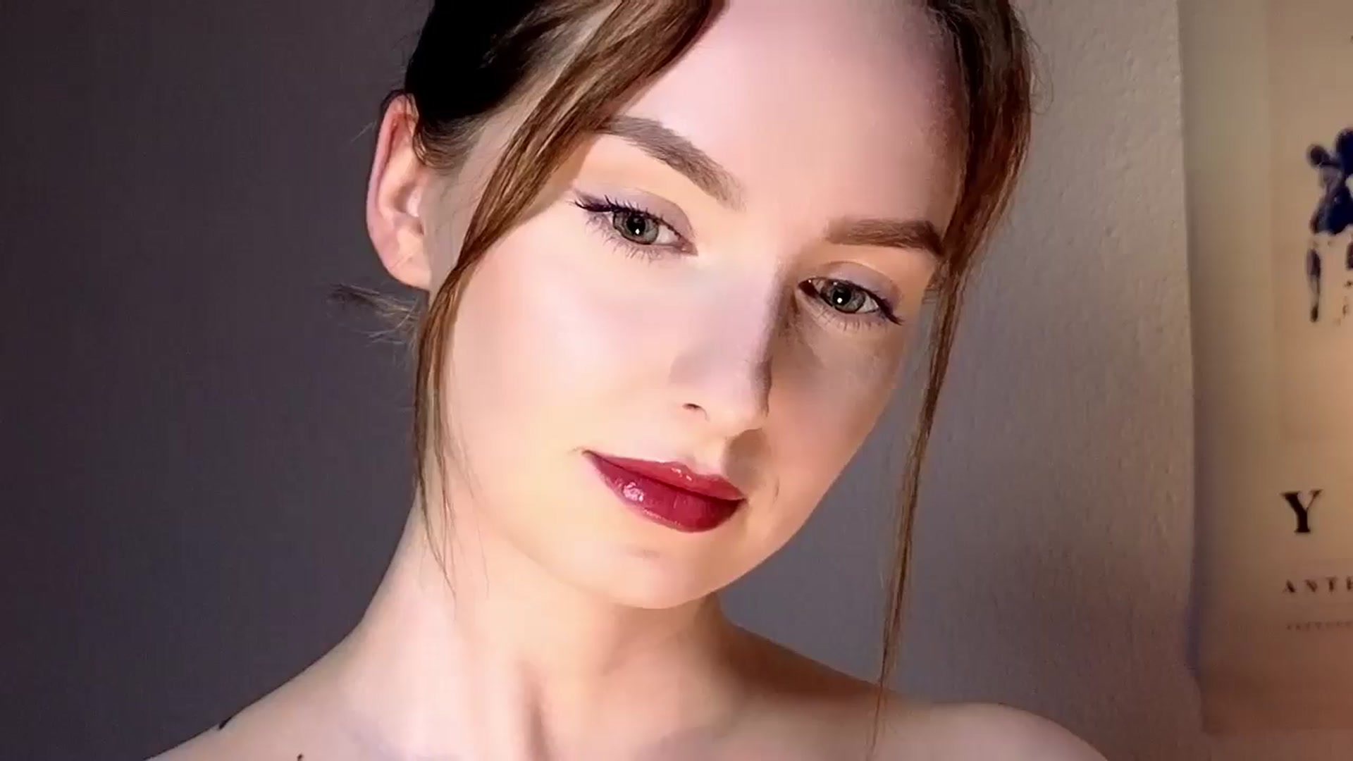Gallery image thumbnail from Red_Lips_Girl's myfreecams stream on, 10/16/2025, 18:25 image 13 of 20