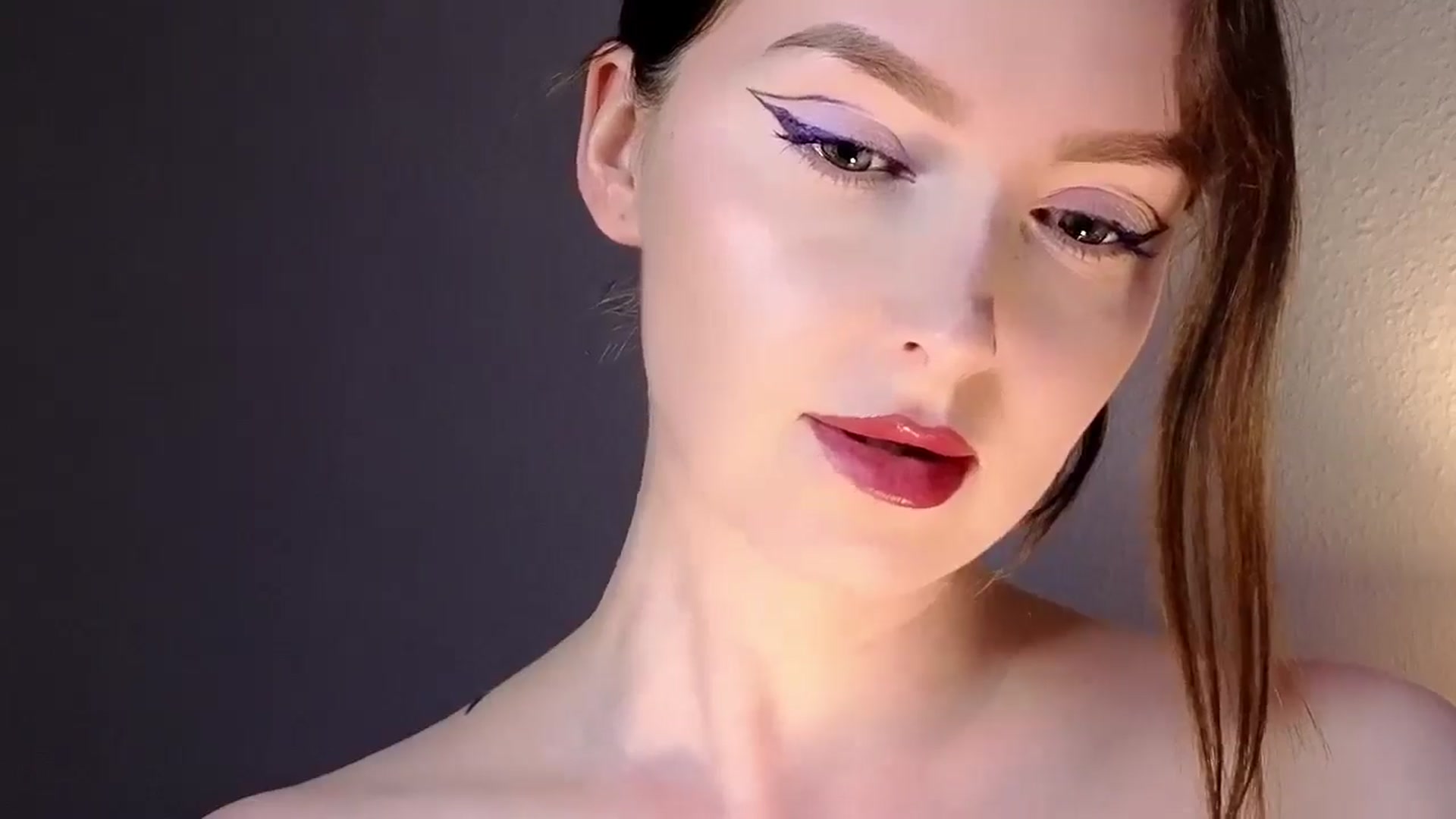 Gallery image thumbnail from Red_Lips_Girl's myfreecams stream on, 10/21/2025, 01:04 image 12 of 20
