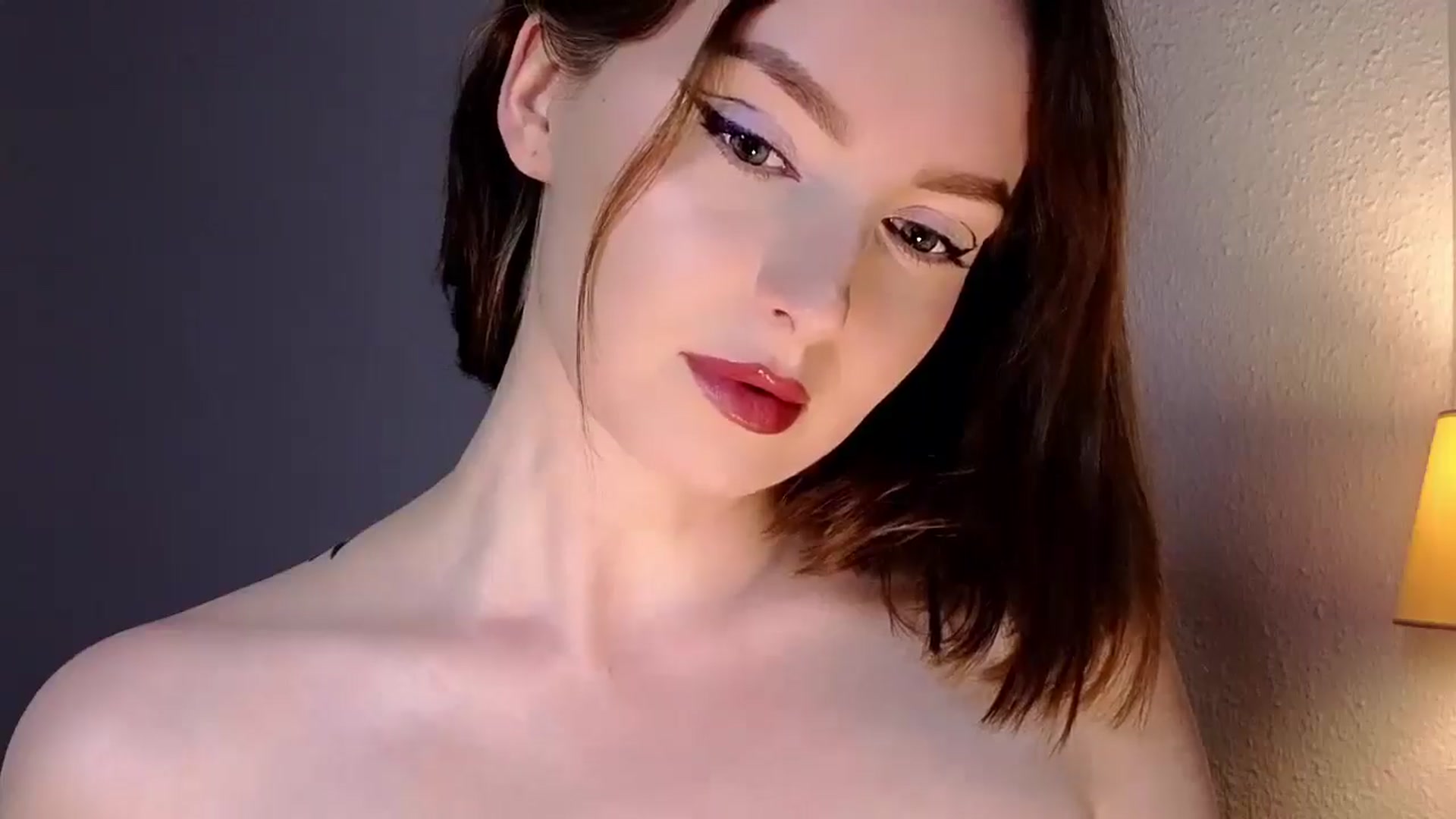 Gallery image thumbnail from Red_Lips_Girl's myfreecams stream on, 10/21/2025, 01:04 image 5 of 20