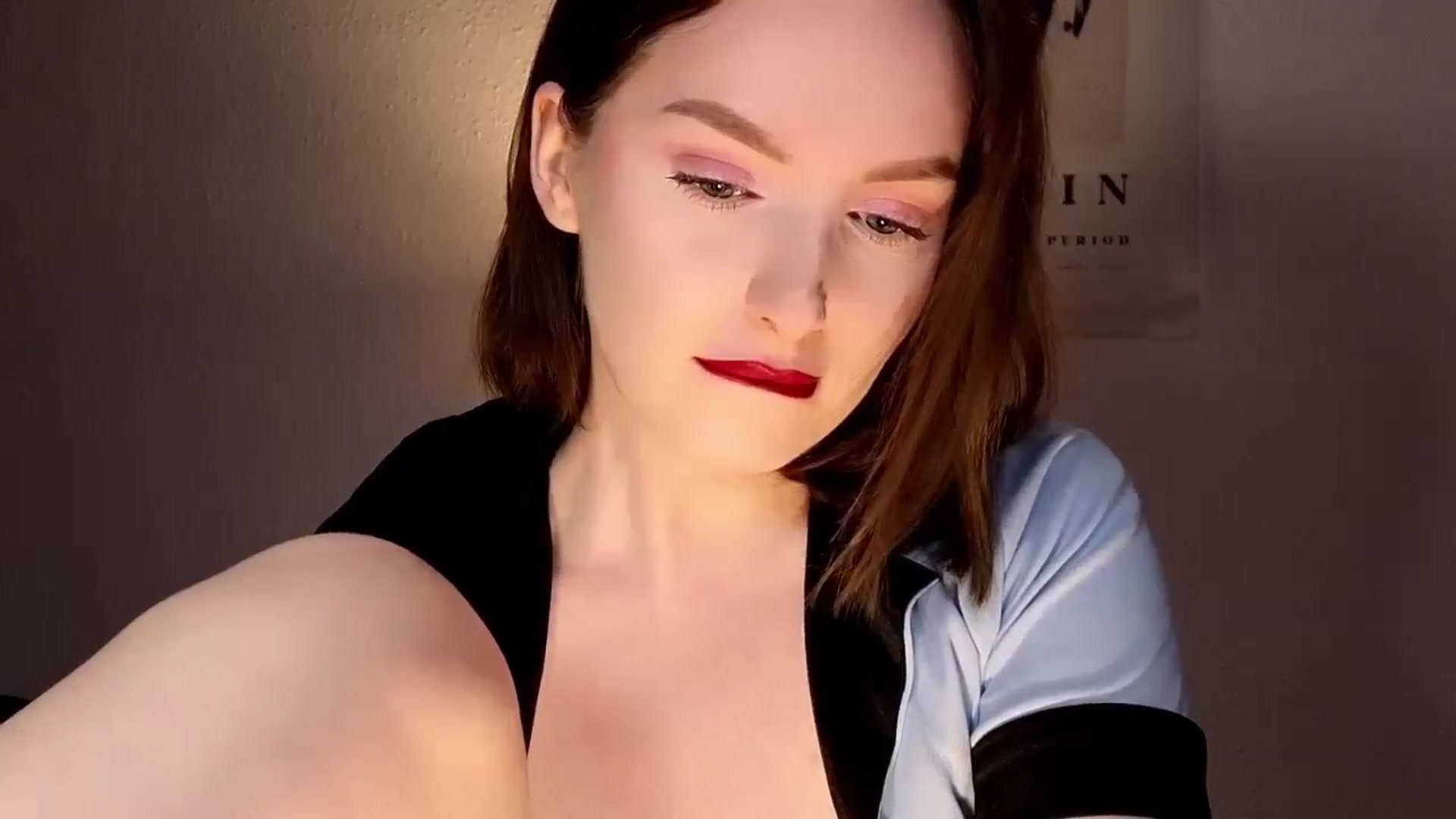 Gallery image thumbnail from Red_Lips_Girl's myfreecams stream on, 10/31/2025, 24:01 image 6 of 20
