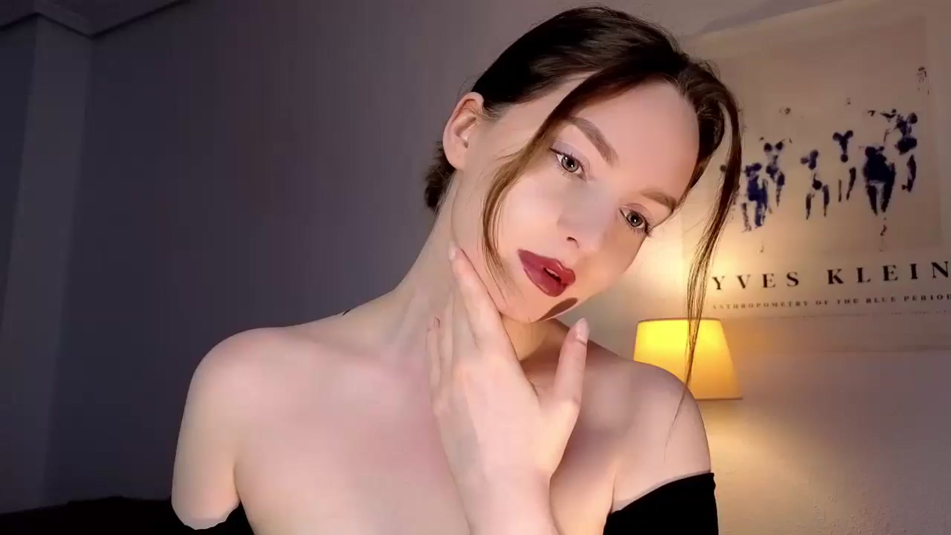 Gallery image thumbnail from Red_Lips_Girl's myfreecams stream on, 10/31/2025, 16:18 image 6 of 20