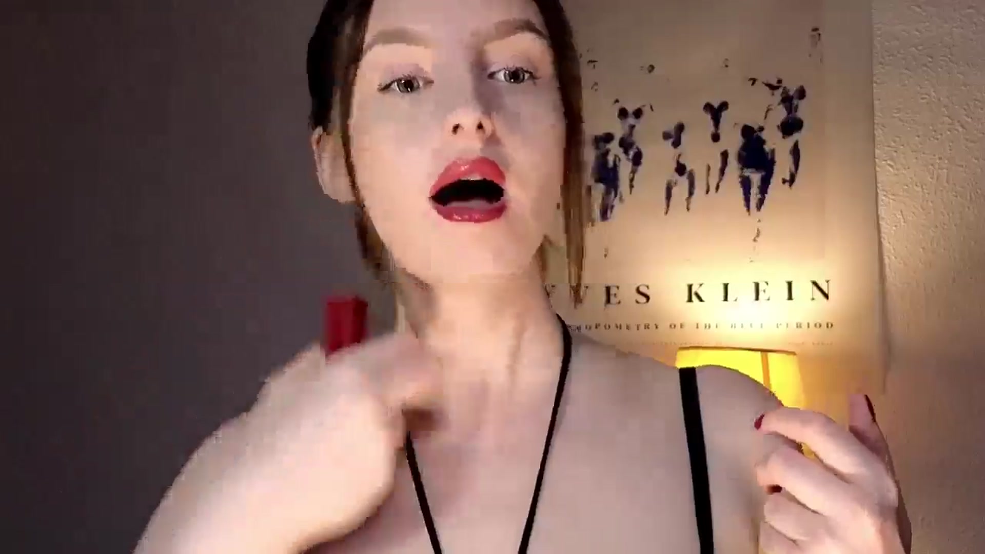 Gallery image thumbnail from Red_Lips_Girl's myfreecams stream on, 11/04/2025, 21:47 image 9 of 20
