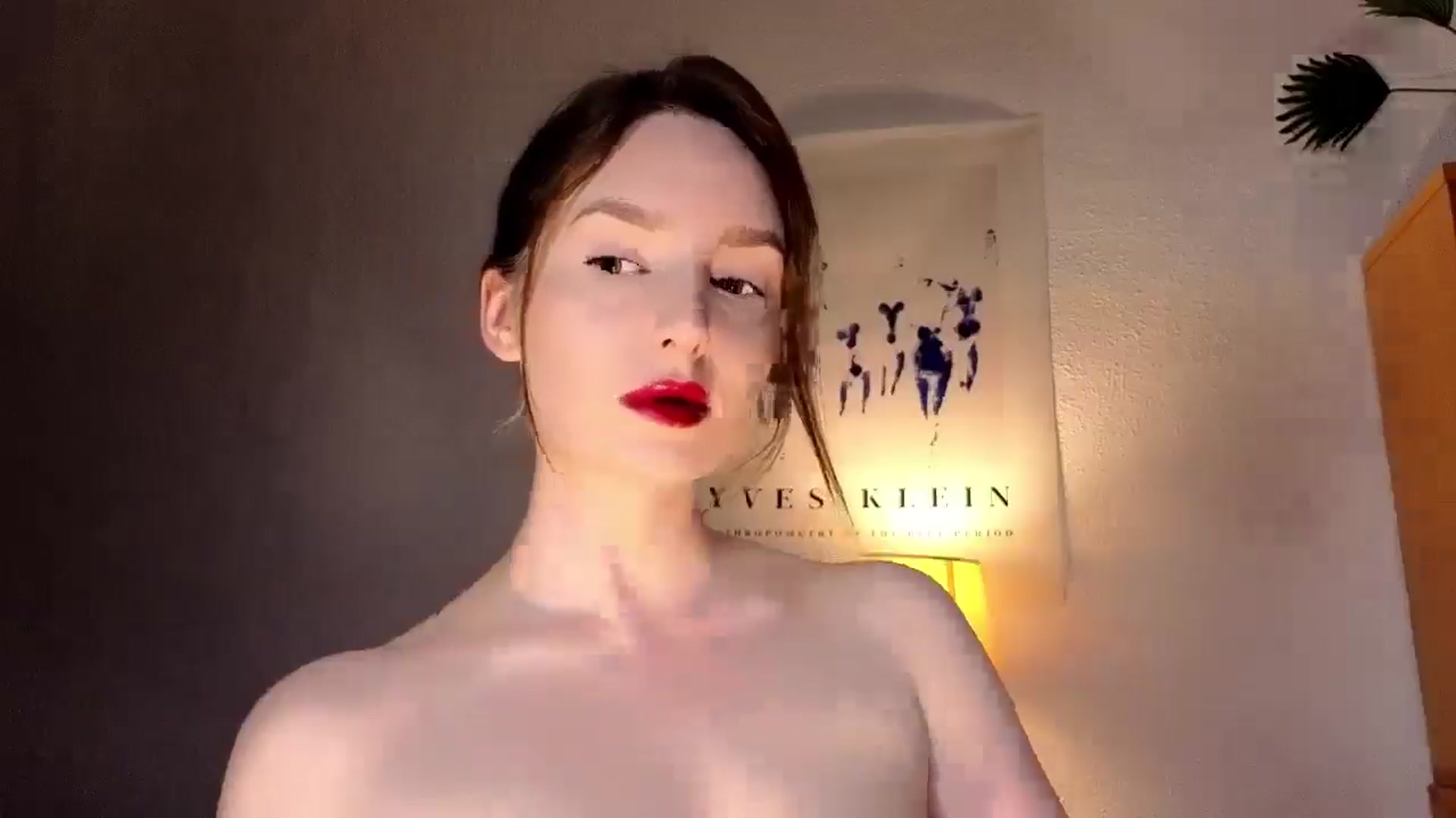 Gallery image thumbnail from Red_Lips_Girl's myfreecams stream on, 11/05/2025, 24:13 image 14 of 20