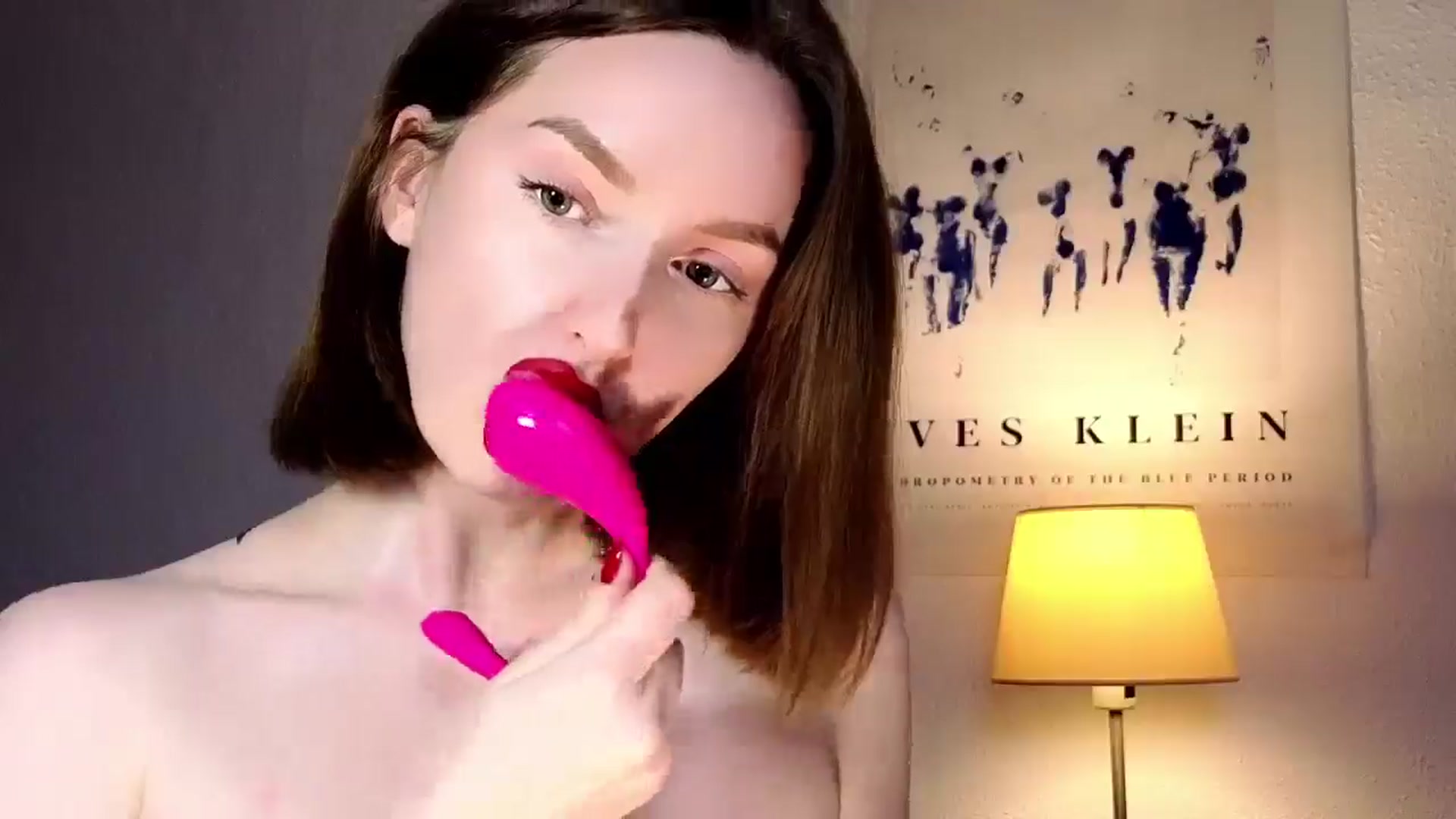 Gallery image thumbnail from Red_Lips_Girl's myfreecams stream on, 11/08/2025, 23:40 image 13 of 20