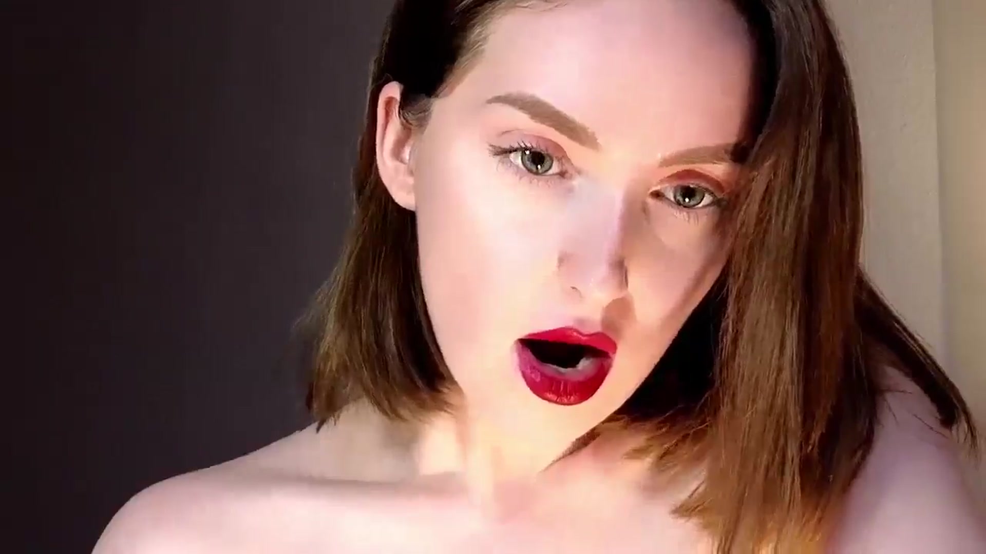 Gallery image thumbnail from Red_Lips_Girl's myfreecams stream on, 11/09/2025, 02:11 image 16 of 20