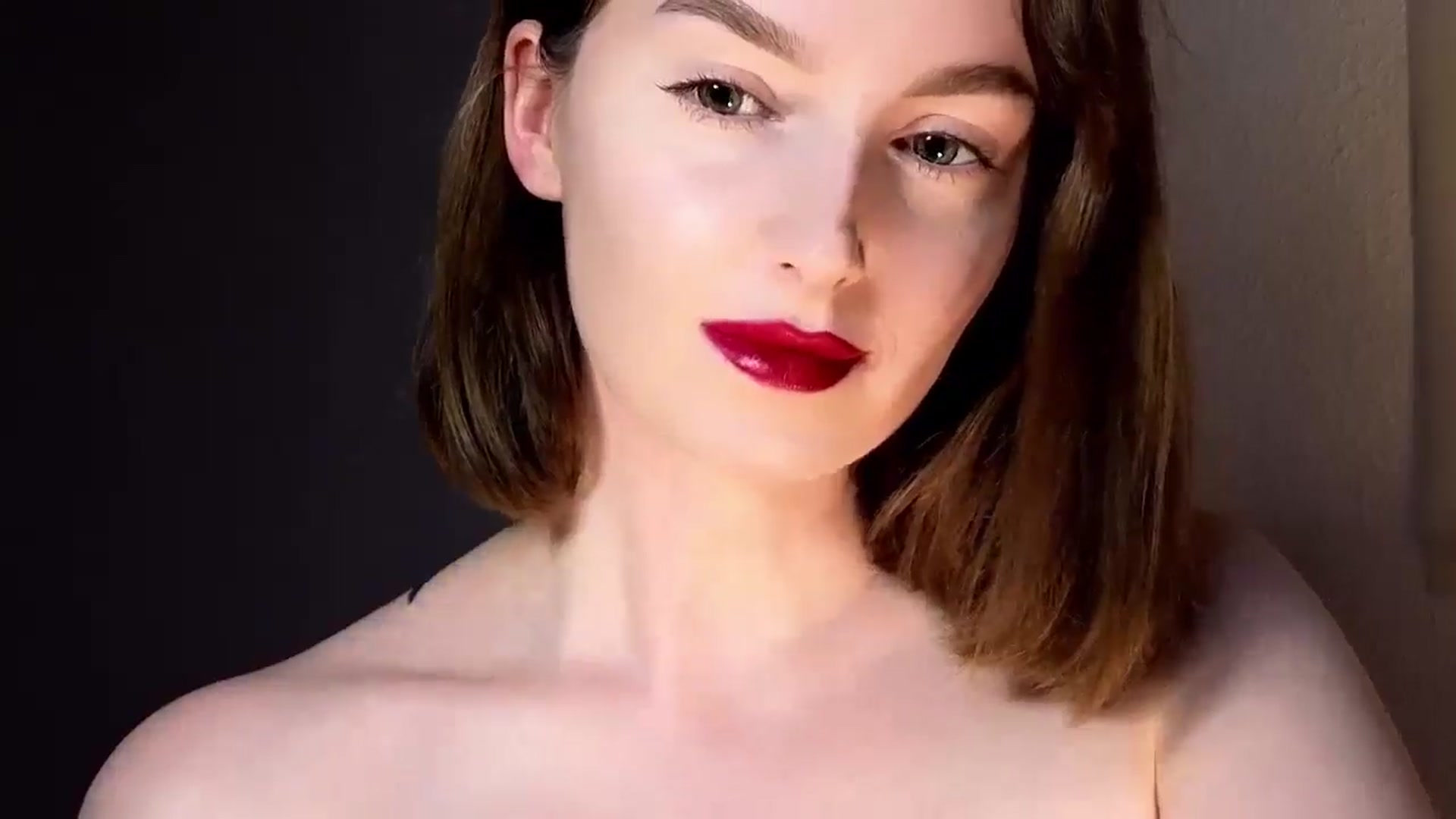 Gallery image thumbnail from Red_Lips_Girl's myfreecams stream on, 11/18/2025, 02:34 image 20 of 20