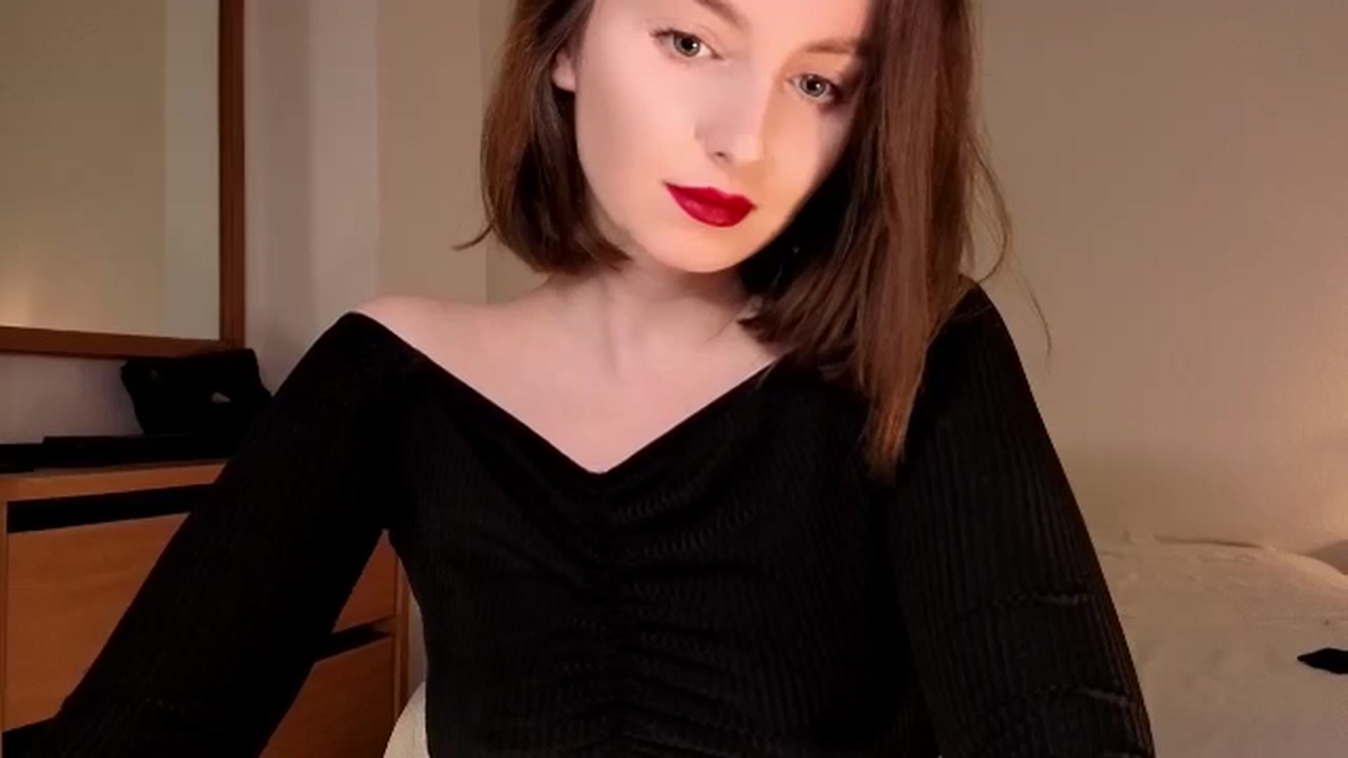 Gallery image thumbnail from Red_Lips_Girl's myfreecams stream on, 12/31/2025, 03:02 image 19 of 20