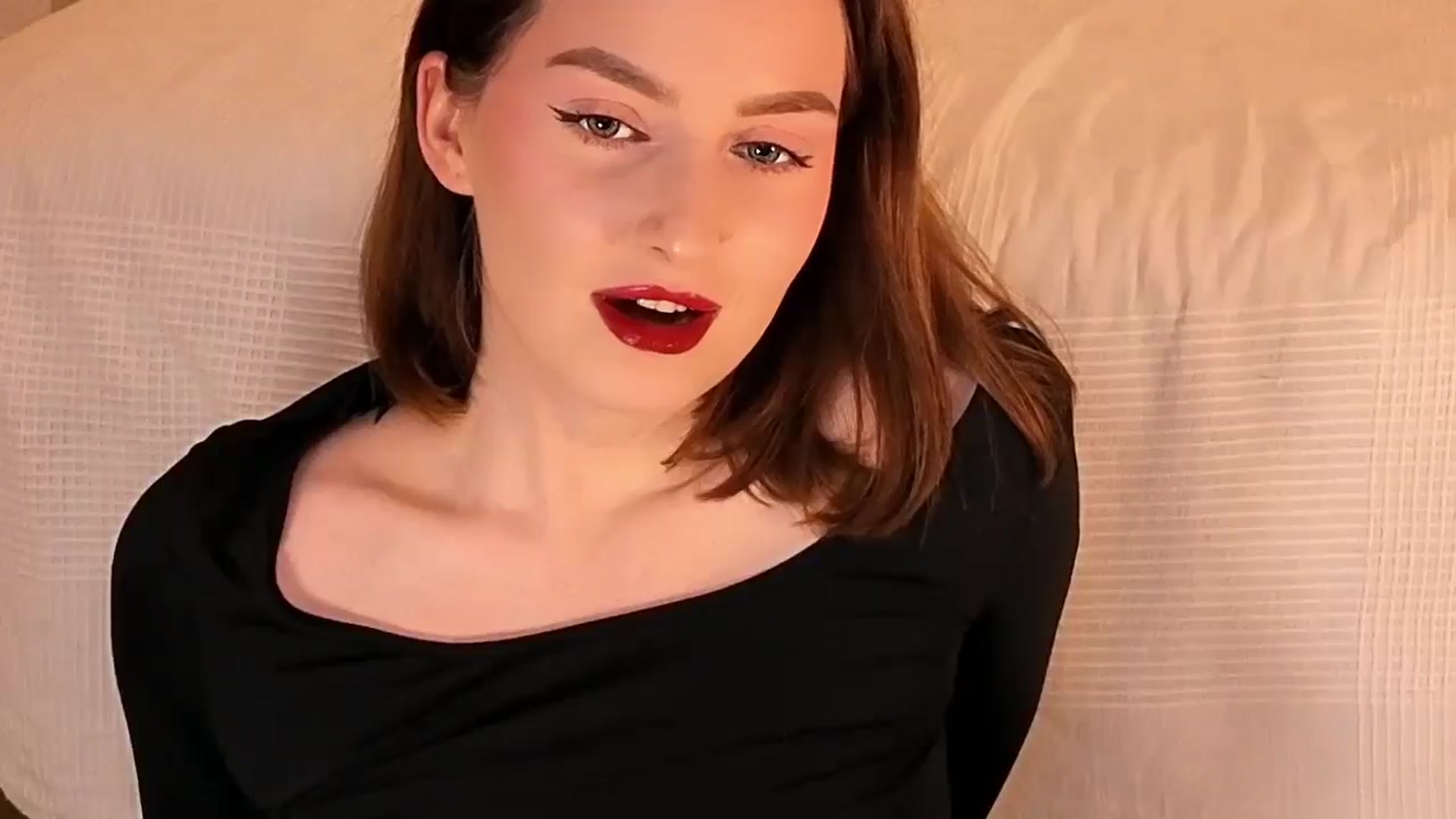 Gallery image thumbnail from Red_Lips_Girl's myfreecams stream on, 01/13/2026, 22:50 image 18 of 20